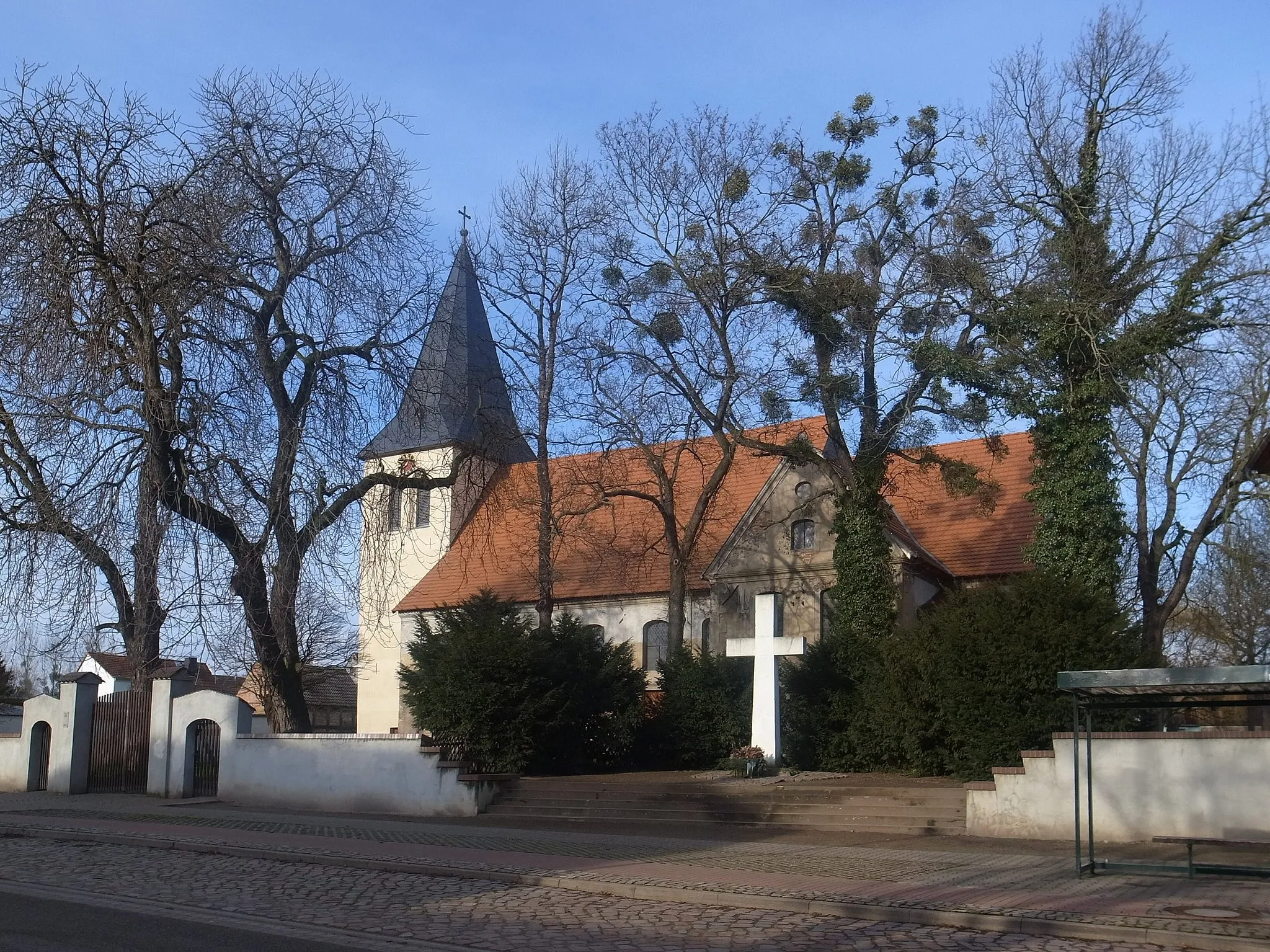 Photo showing: Groß Rosenburg, Denkmal an der Kirche