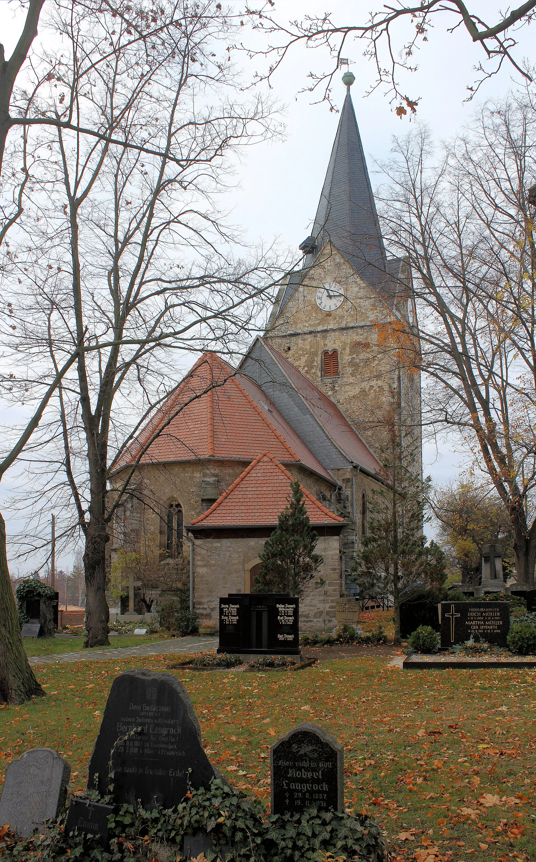Photo showing: Großkorbetha, Saint Martin church and churchyard