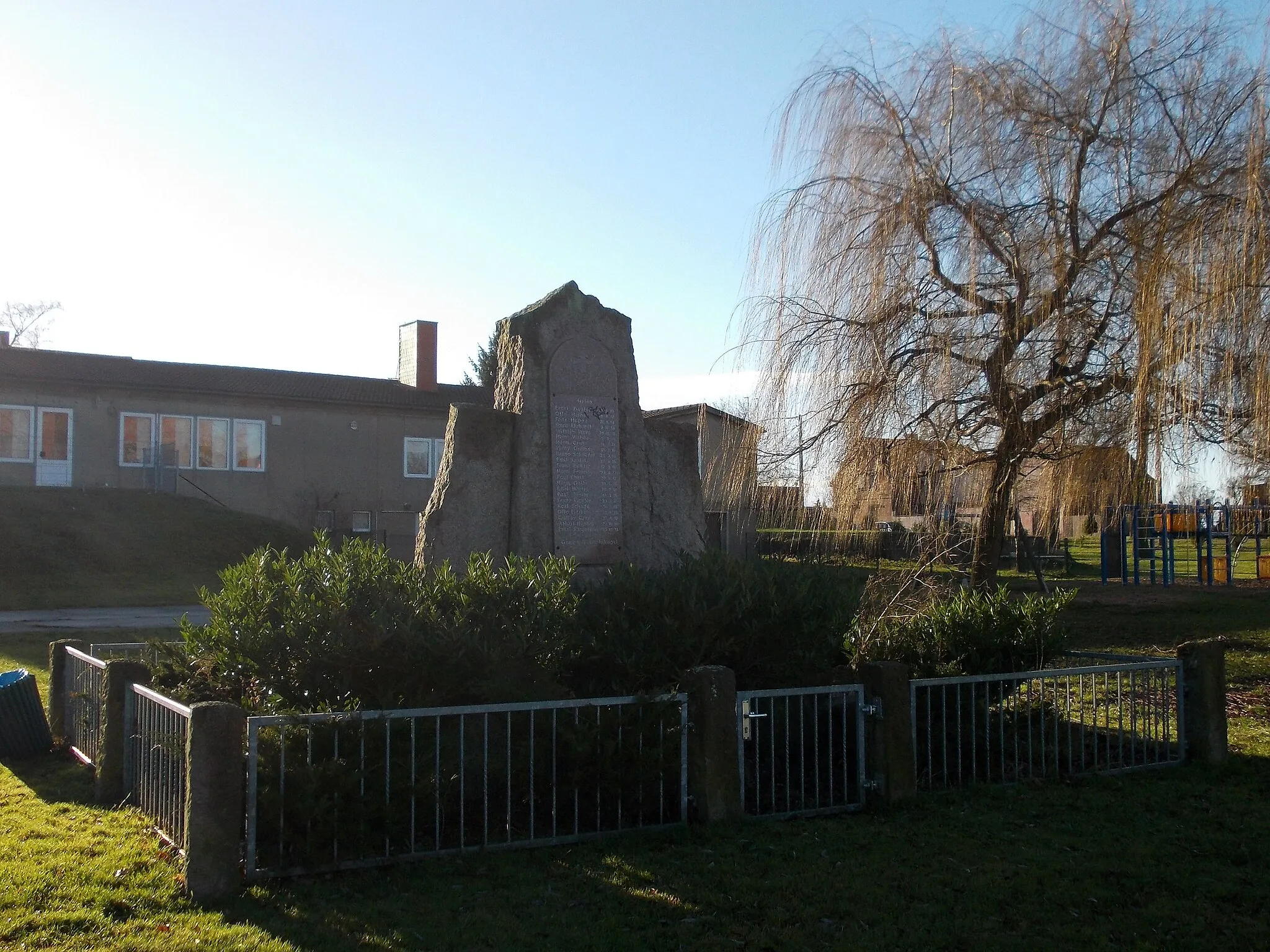 Photo showing: World War I memorial on Grosskugel (Kabelsketal, district: Saalekreis, Saxony-Anhalt)