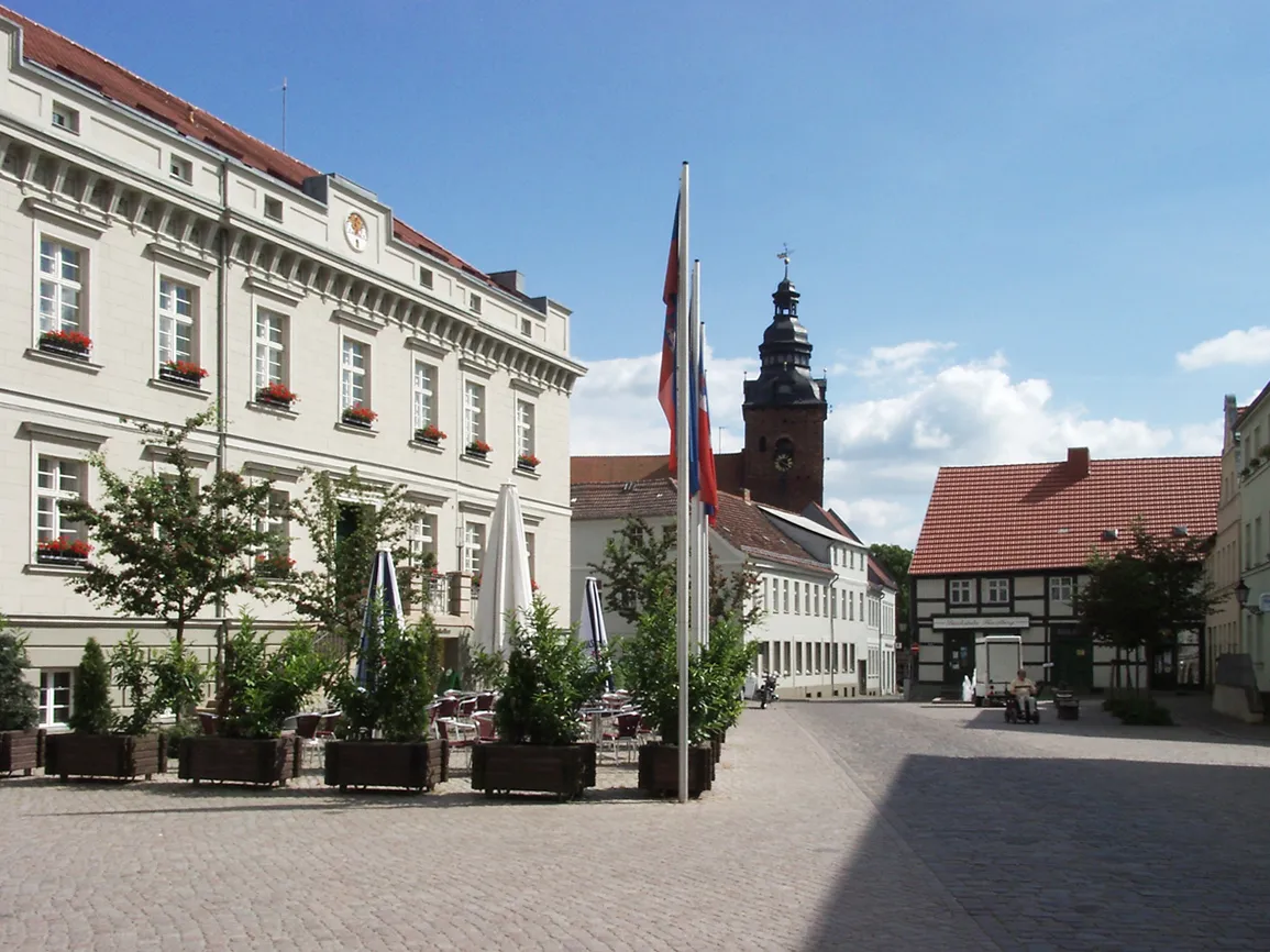 Photo showing: Blick vom Rathaus in Richtung St. Laurentius; Havelberg/Sachsen-Anhalt, Deutschland