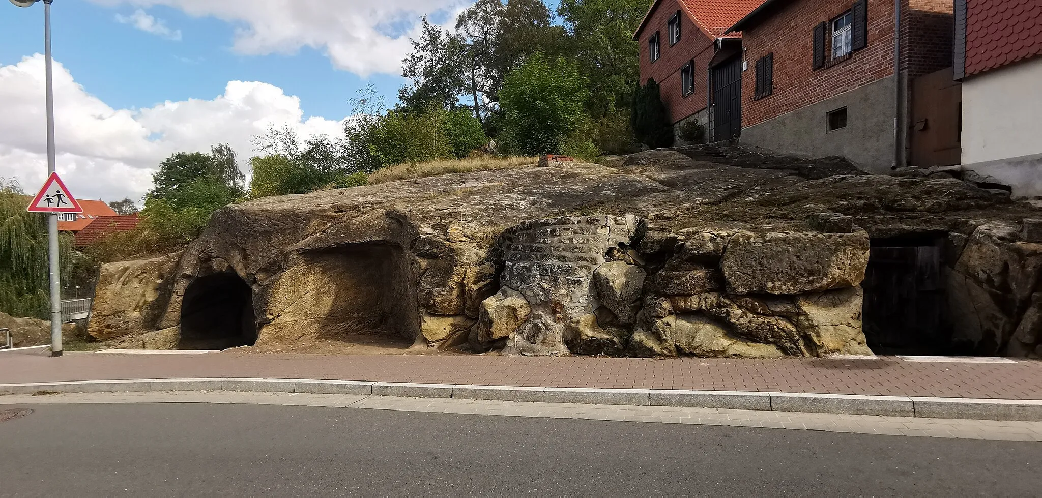 Photo showing: Höhlenwohnungen in Langenstein, Halberstadt