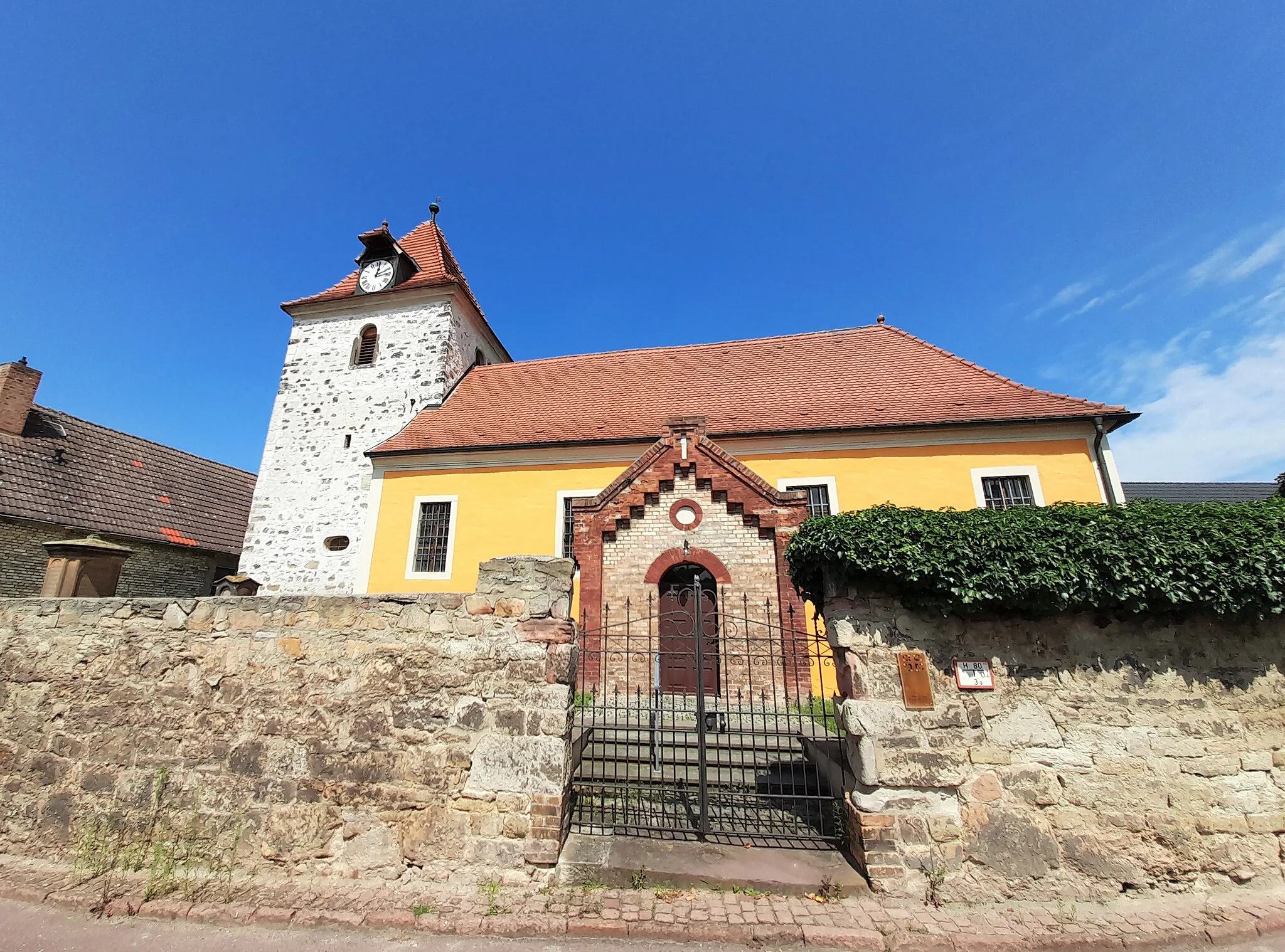 Photo showing: Dorfkirche Lieskau (Salzatal), Kirchstraße