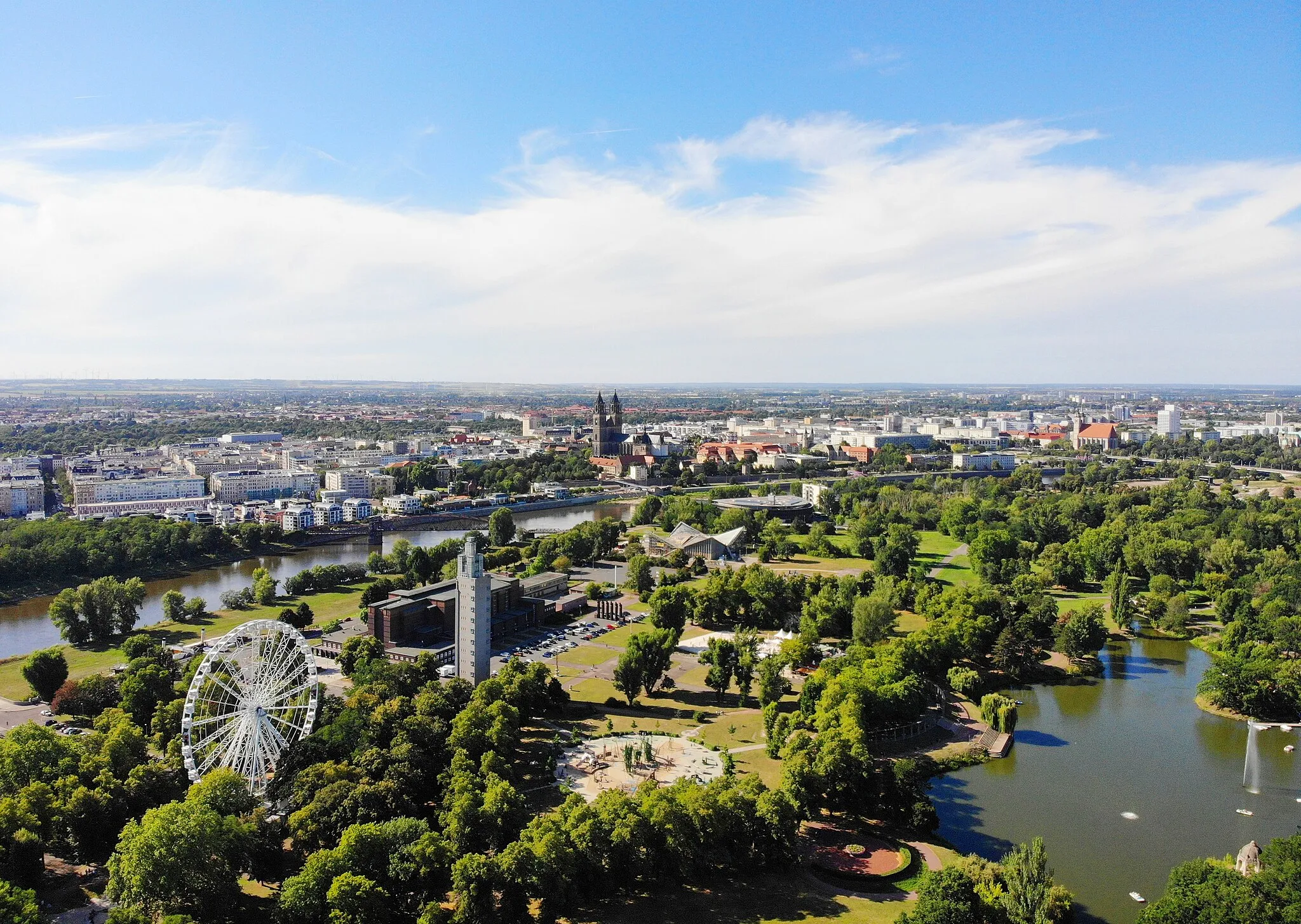 Photo showing: Aerial view of Magdeburg, seen from above Stadtpark