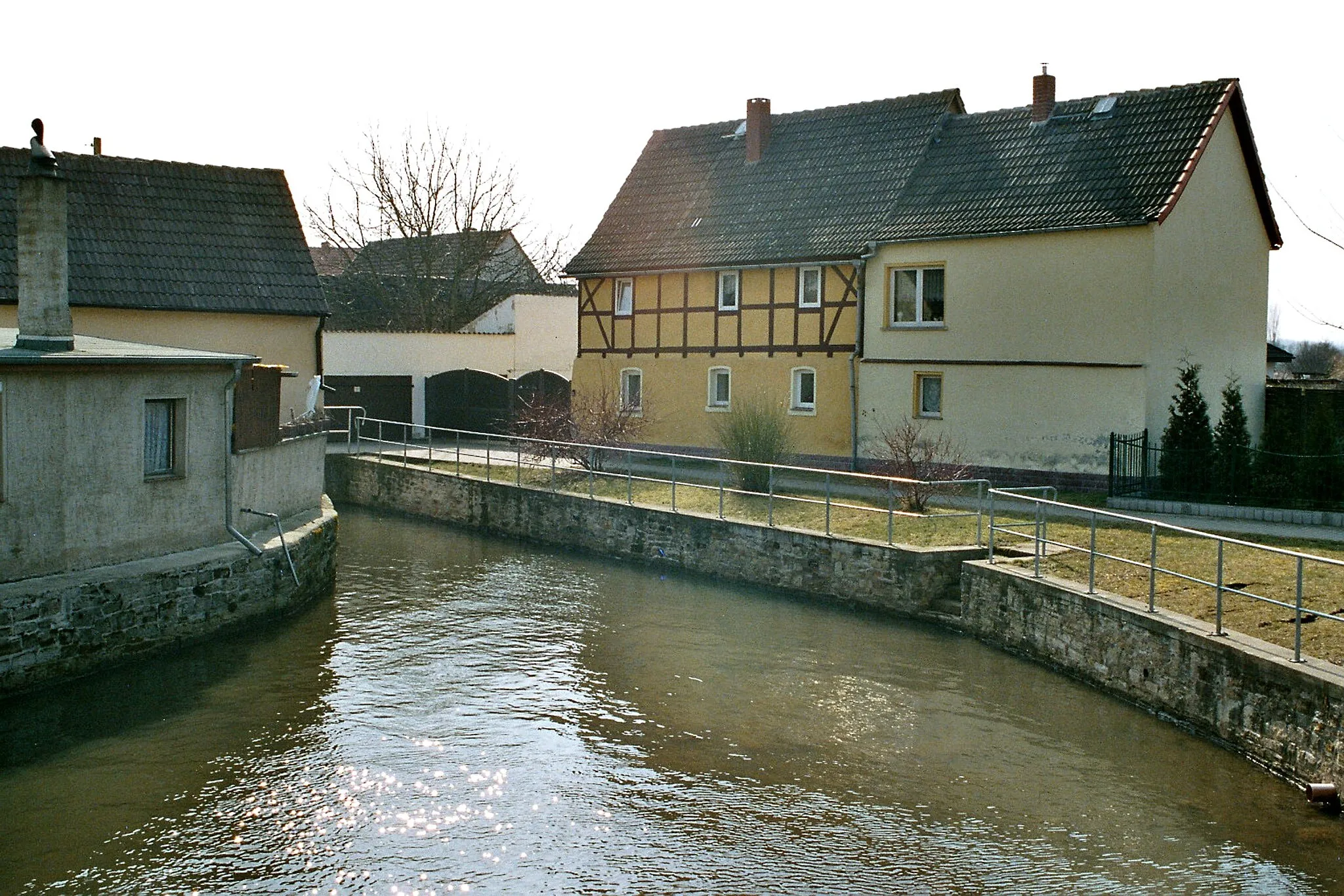 Photo showing: Houses right by the Helme