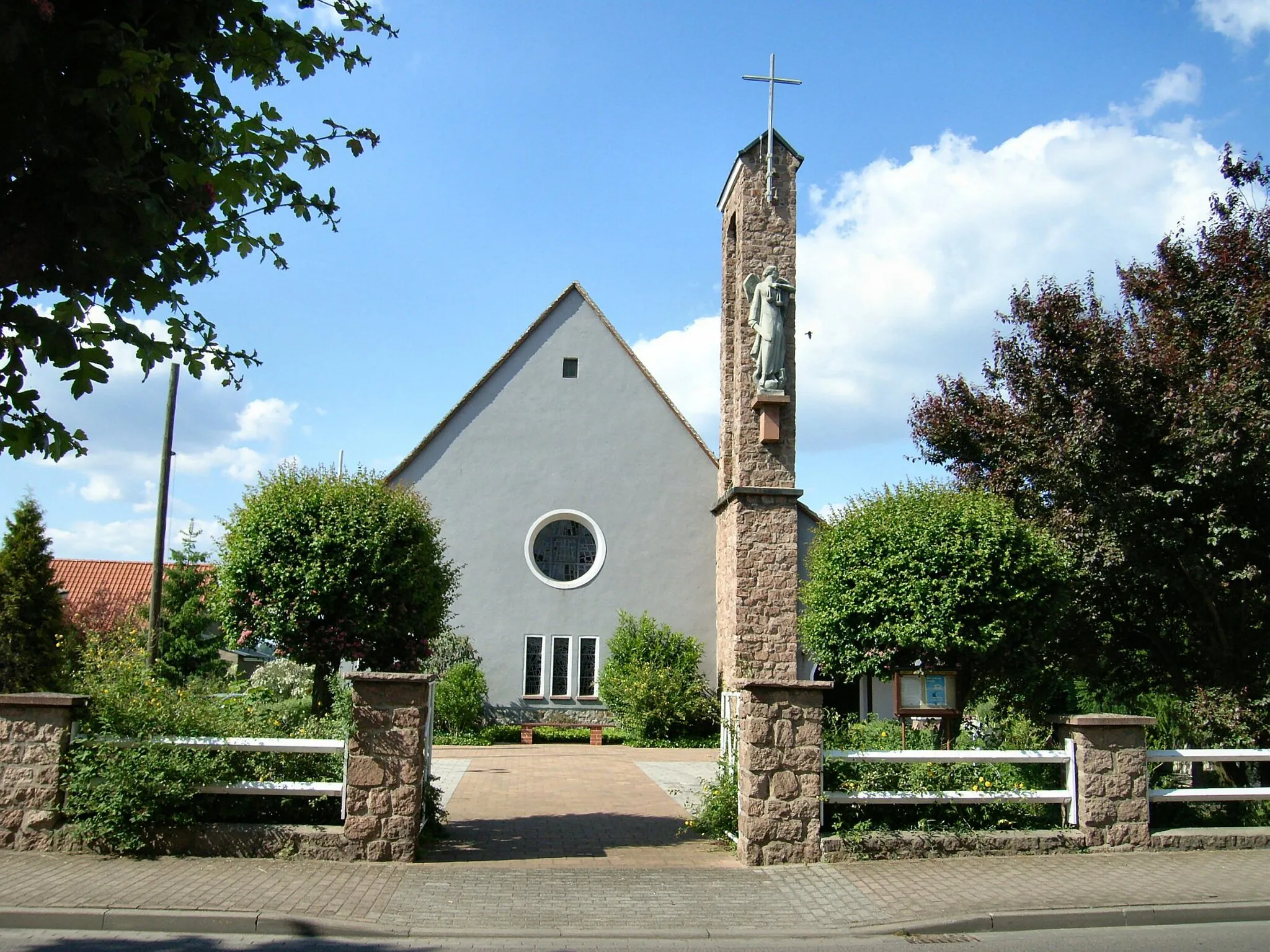 Photo showing: Raguhn, Kath. Kirche St. Michael