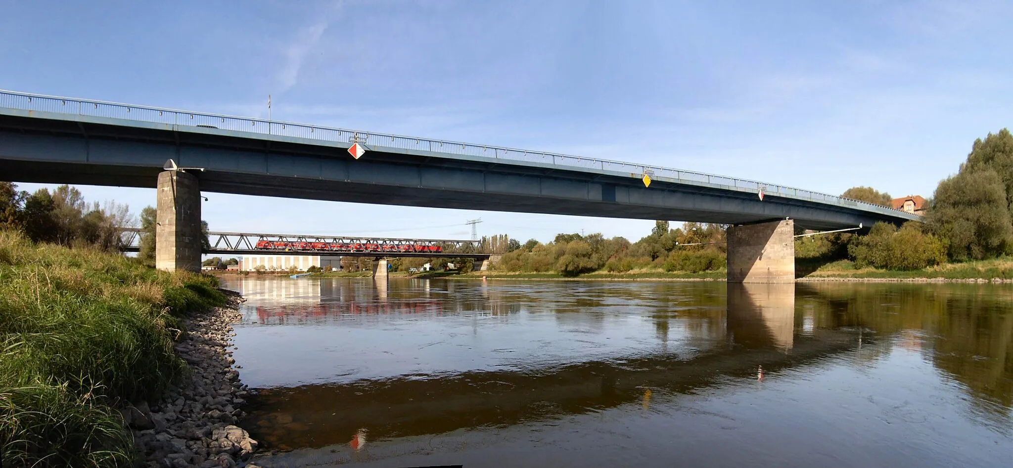 Photo showing: Elbebrücke Roßlau (Straße)