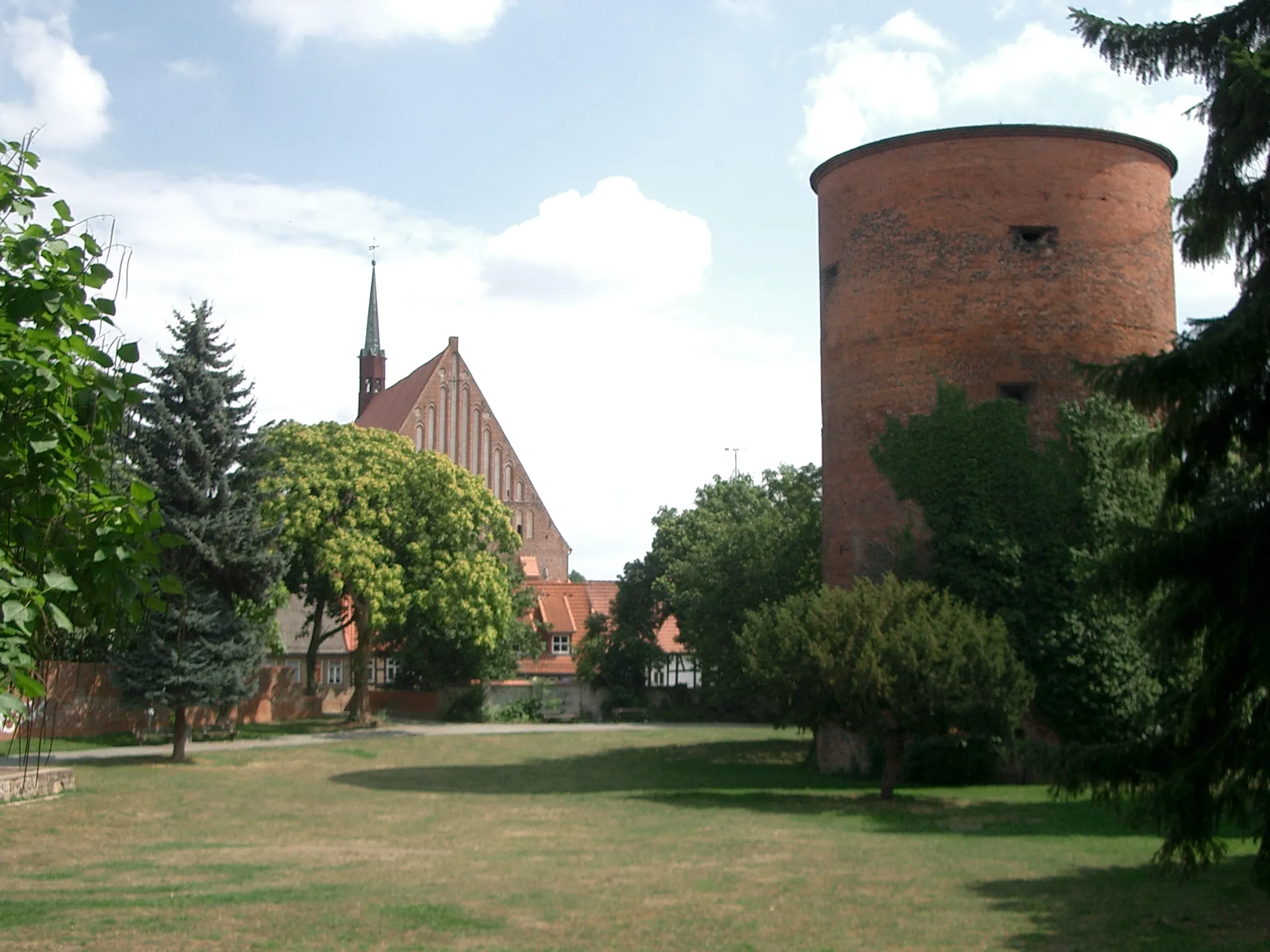 Photo showing: * Burggarten in Salzwedel mit Mönchskirche