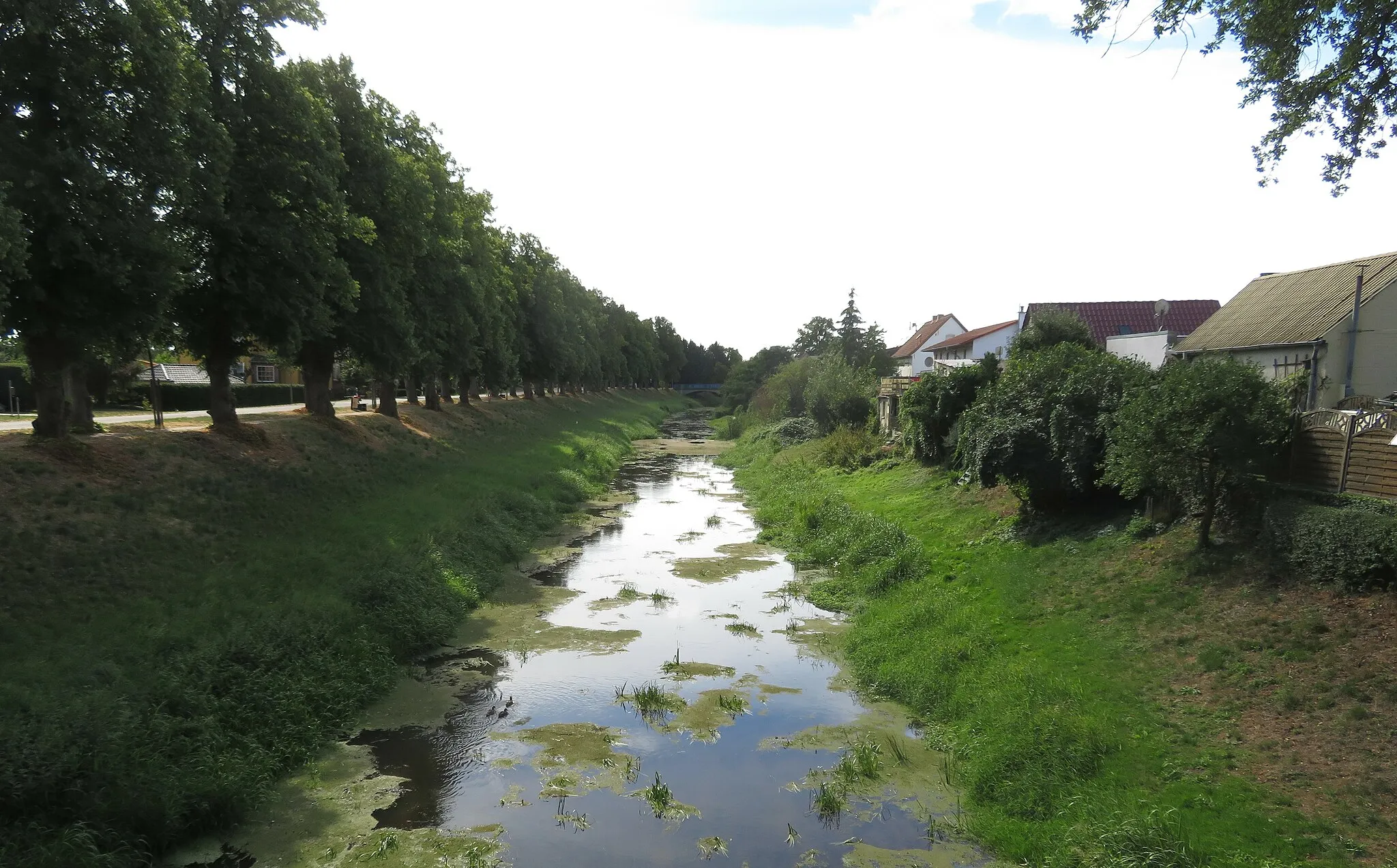 Photo showing: Ancient moat and rampart, Seehausen, Saxony-Anhalt, Germany