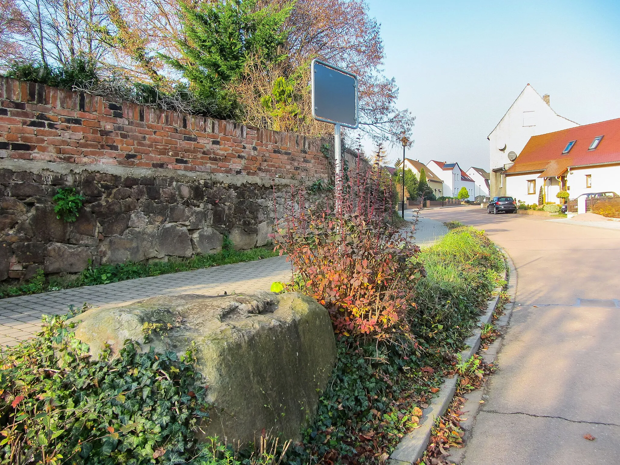 Photo showing: Teufelsstein, Am Spittel in Petersberg  (Saalekreis) OT Sennewitz Bodendenkmal ID 428300143