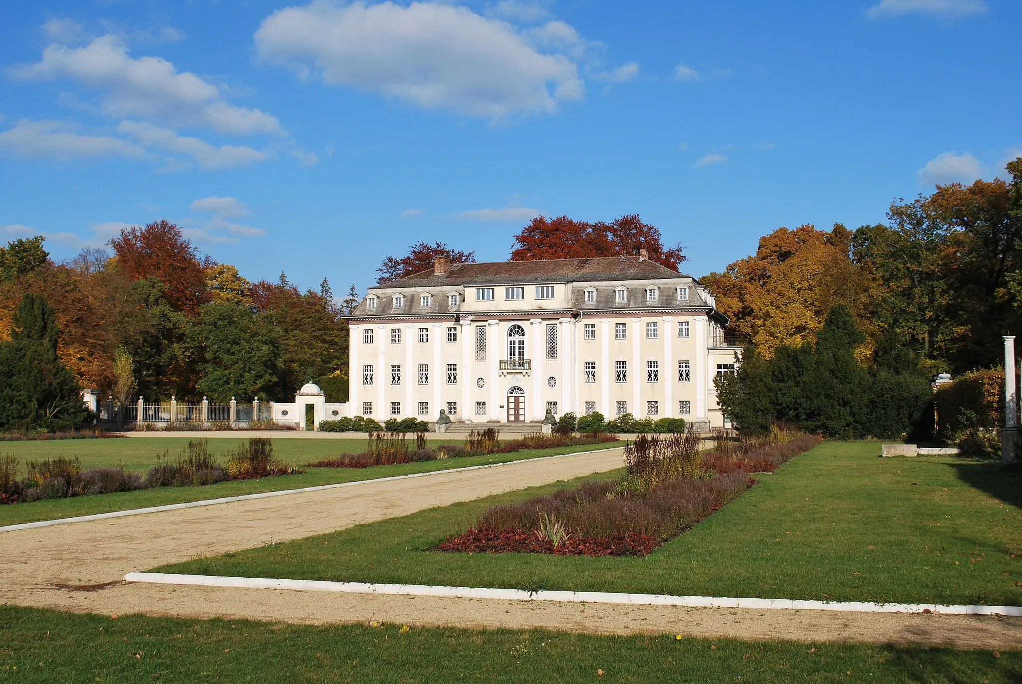 Photo showing: Neues Schloss im Stadtpark Tangerhütte