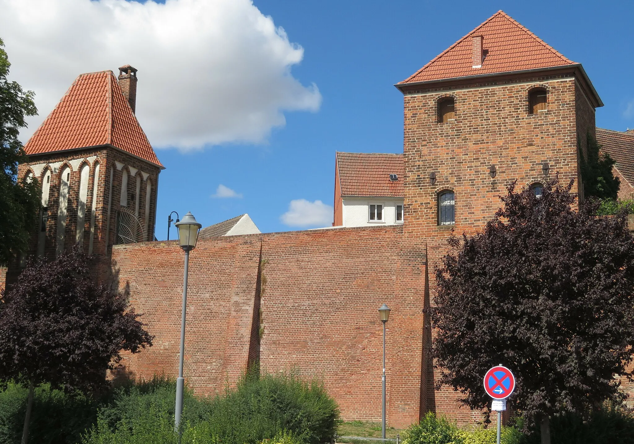 Photo showing: Peel towers, Tangermünde, Saxony Anhalt, Germany