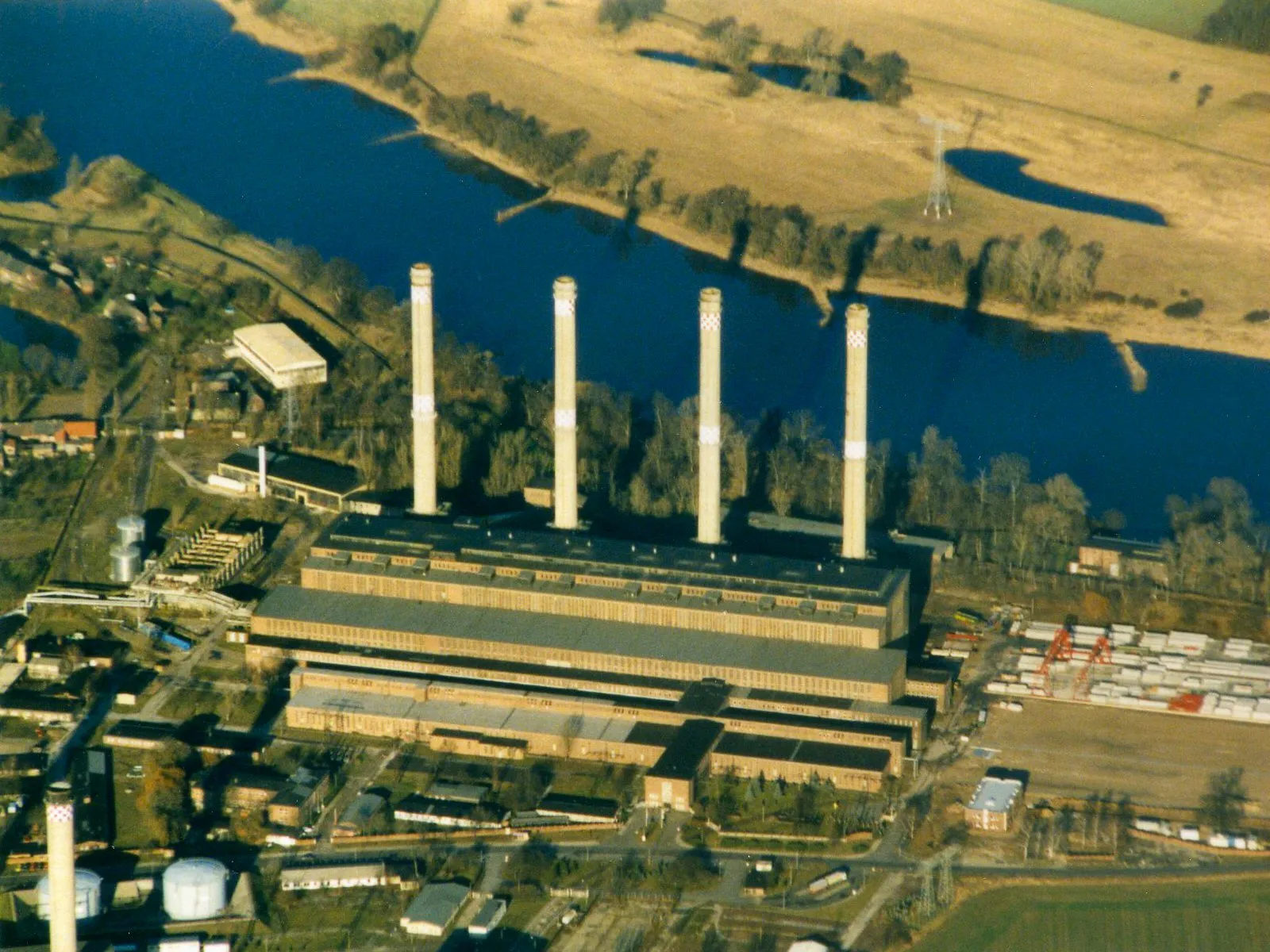 Photo showing: Kraftwerk Vockerode, 1998