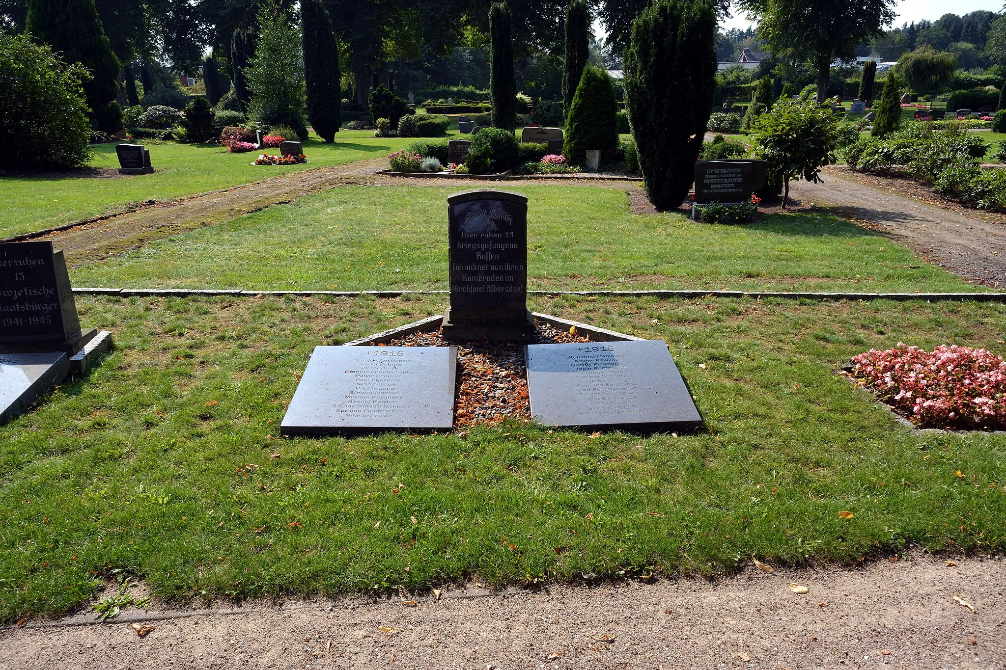 Photo showing: Friedhof Albersdorf: Gräber von russischen Soldaten und Zwangsarbeitern