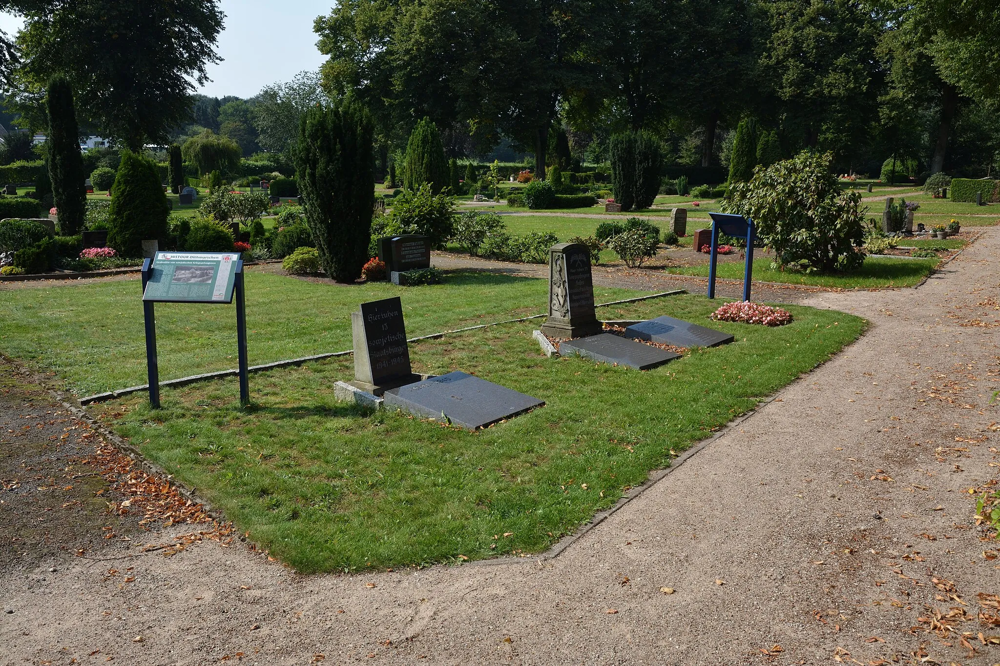 Photo showing: Friedhof Albersdorf: Gräber von russischen Soldaten und Zwangsarbeitern
