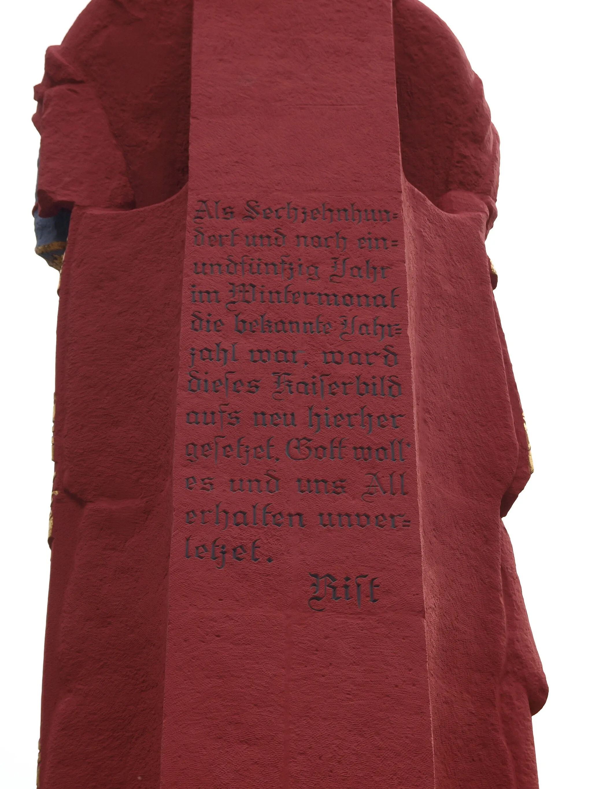 Photo showing: Back side of statue of Roland of Wedel (Holstein), Kreis Pinneberg, Germany after finished restorration on 19 June 2012, in  the earliest known colour design from 1907/1986. Cultural heritage monument. The inscription is saying: In 1651 in winter month [November] of the known year, this eperors statue has been re errected here again, may God will preserve it for us all. Rist.
