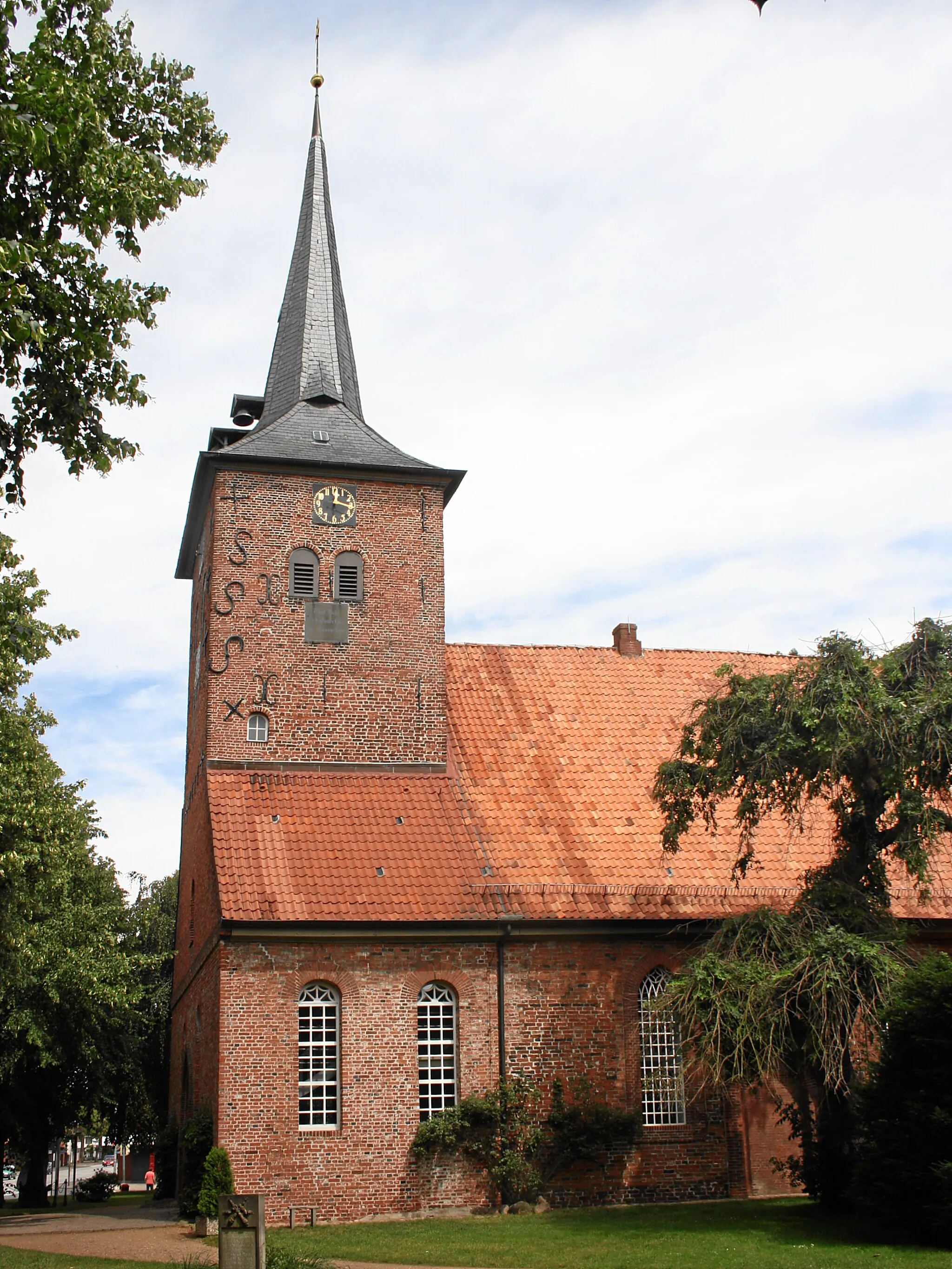 Photo showing: Bad Bramstedt, Germany. Protestant parish church Mary Magdalene, exterior from South.