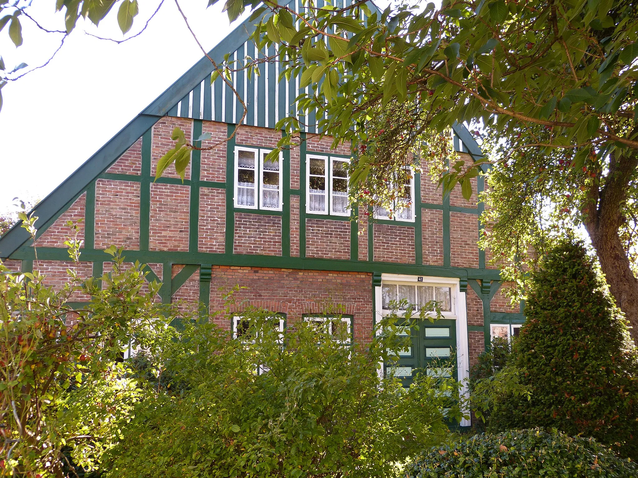 Photo showing: Das Fachhallenhaus in Barmstedt, Kuhberg 41 ist ein Kulturdenkmal.