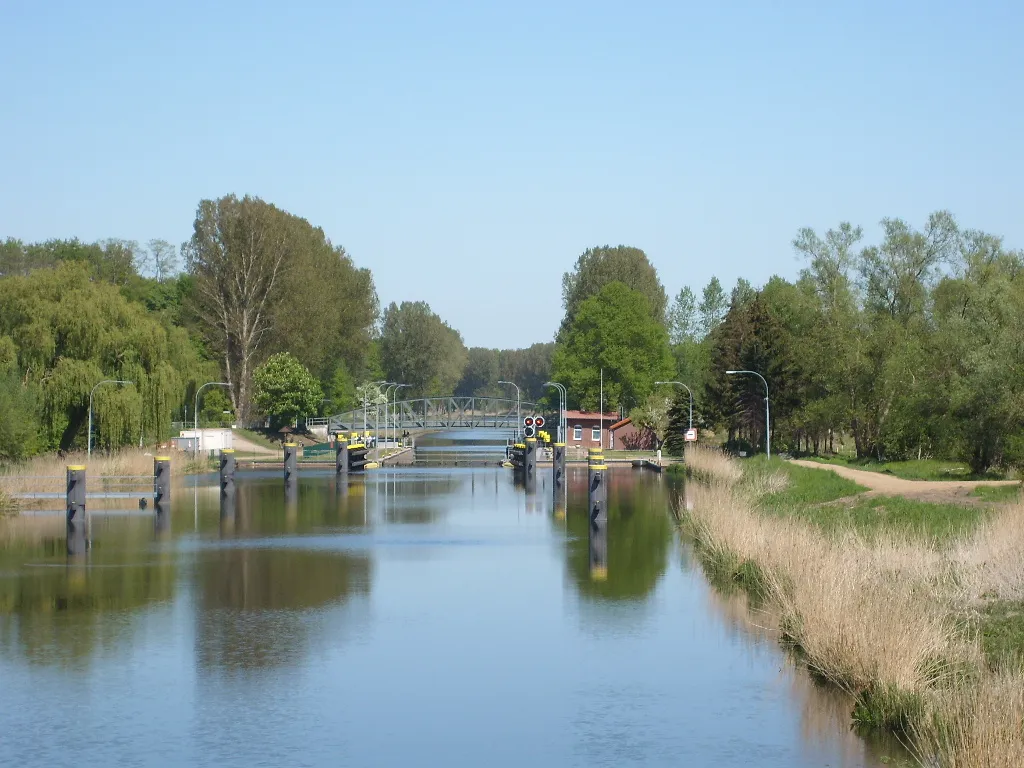 Photo showing: Schleuse des Elbe-Lübeck-Kanals
