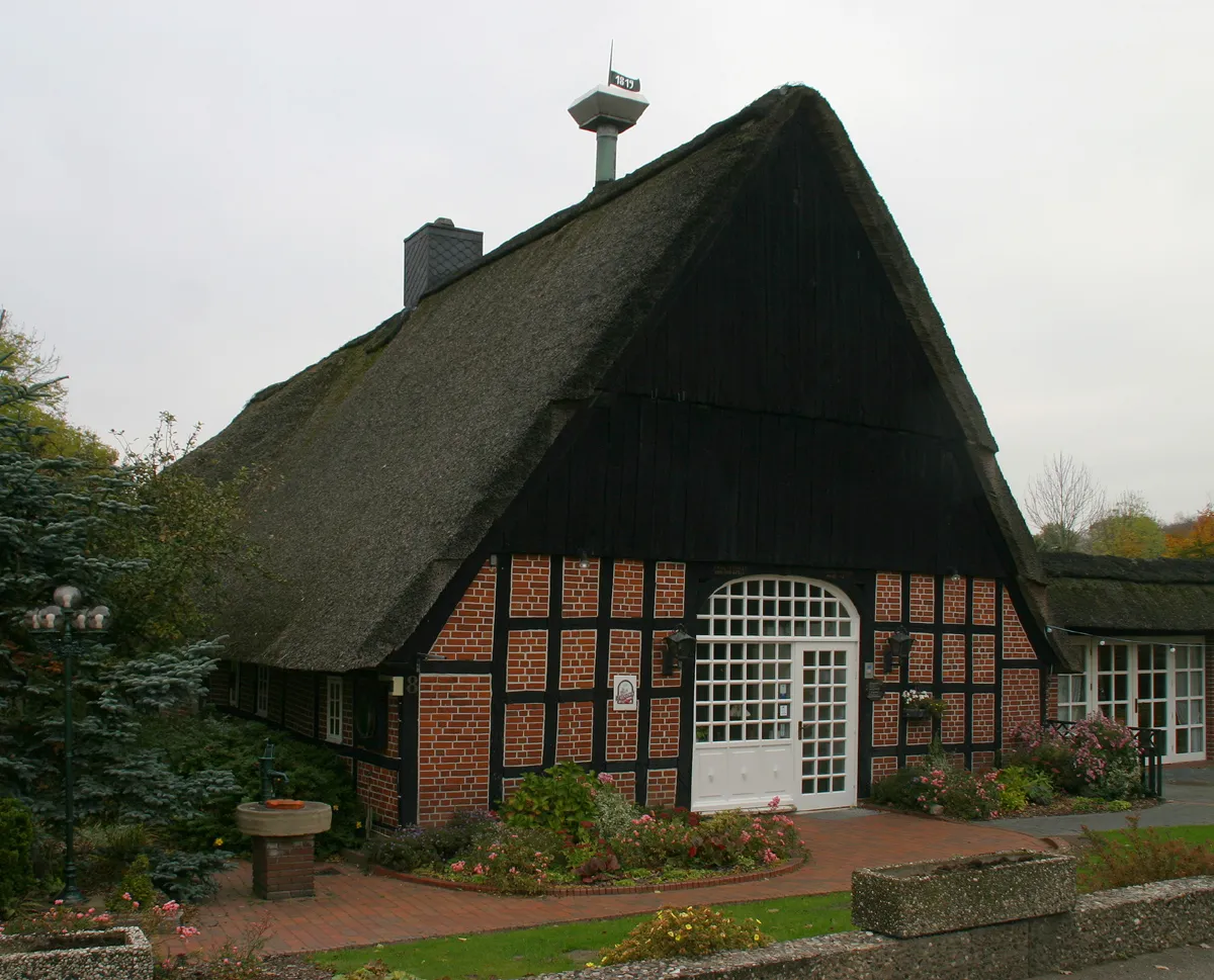Photo showing: Reetdachkate von 1819 in Boostedt, heute als Restaurant genutzt