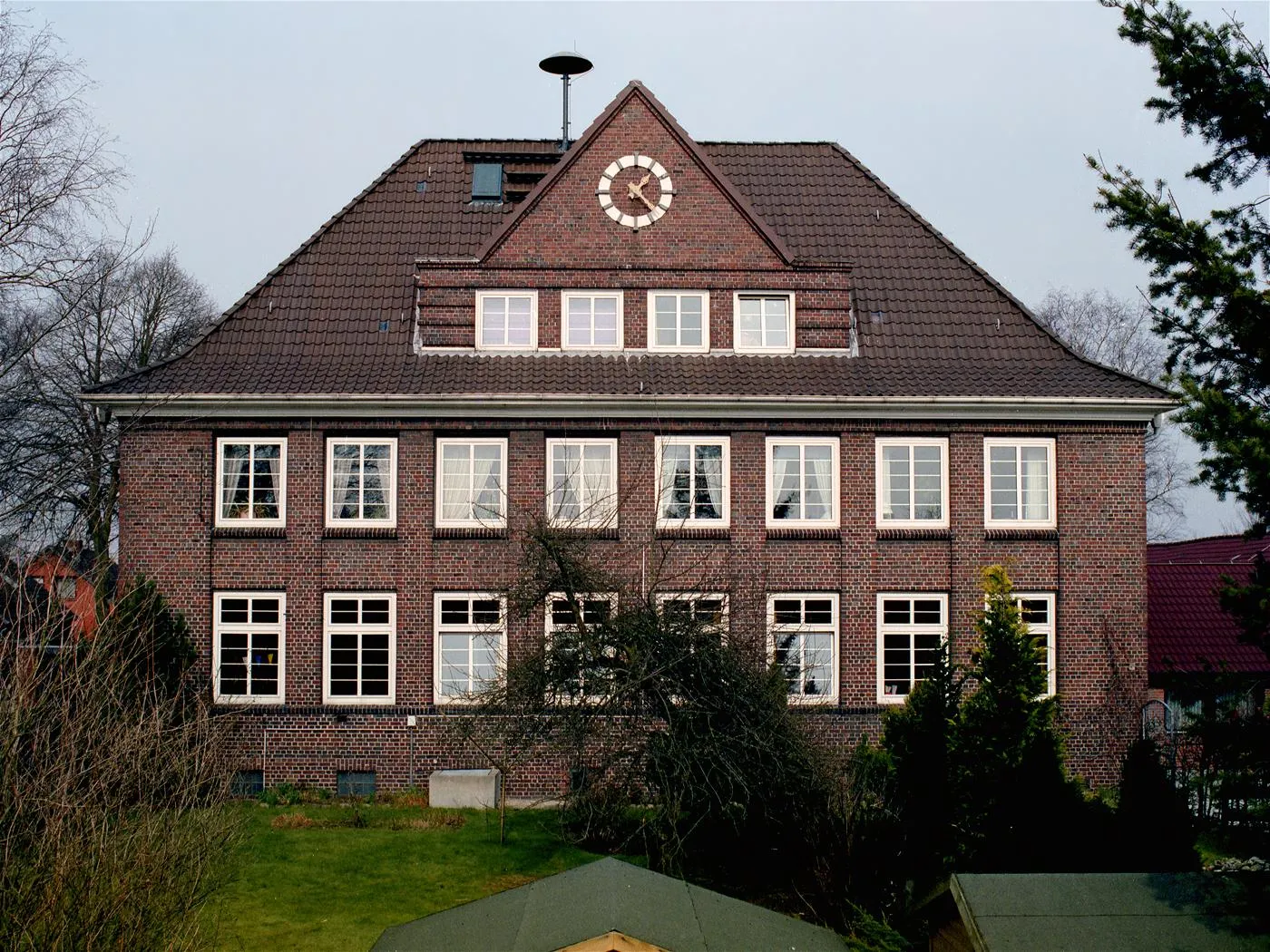 Photo showing: Borstel-Hohenraden   (Schleswig-Holstein, Germany), schoolbuilding, photo: 1994