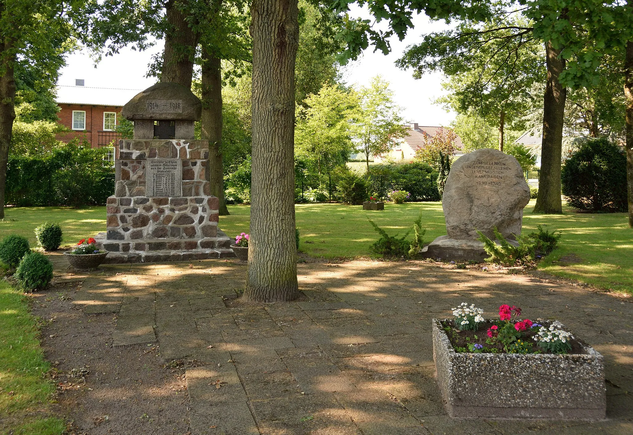 Photo showing: Fotos aus Brokstedt

Dieses Bild wurde im "Friedenseichenplatz" in Brokstedt aufgenommen.