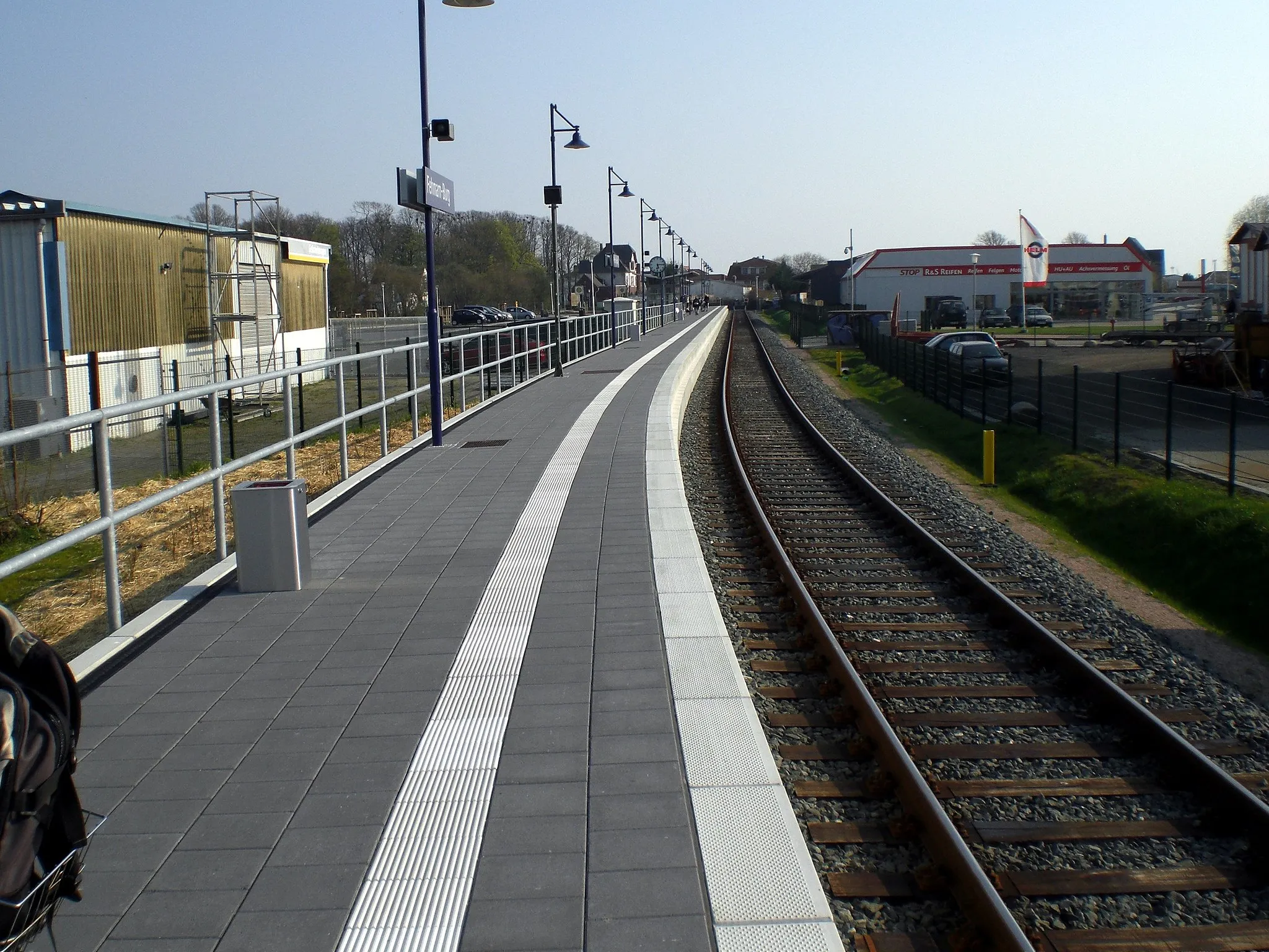 Photo showing: Burg train station, platform and track, on the island of Fehmarn, Germany. In the background left of the station clock you can perceive the old station building.