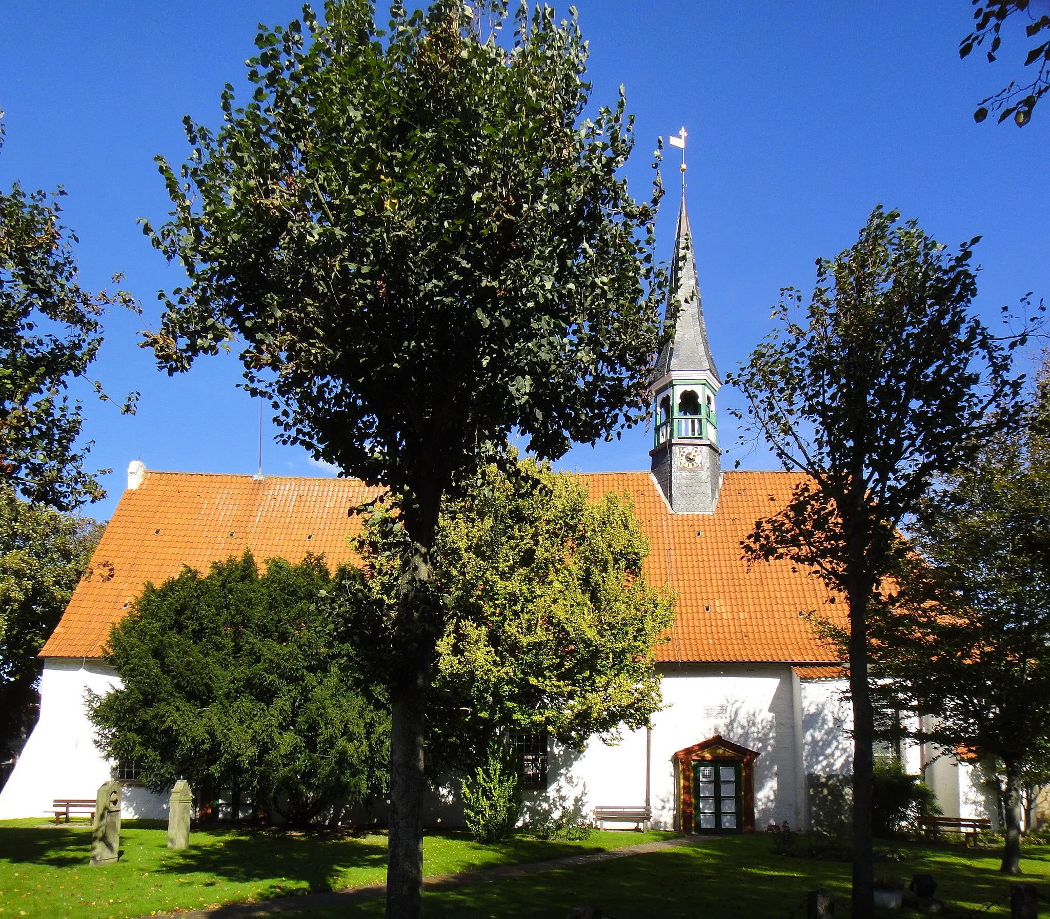 Photo showing: St Clemens church, Büsum, German North Sea Coast in autumn.
