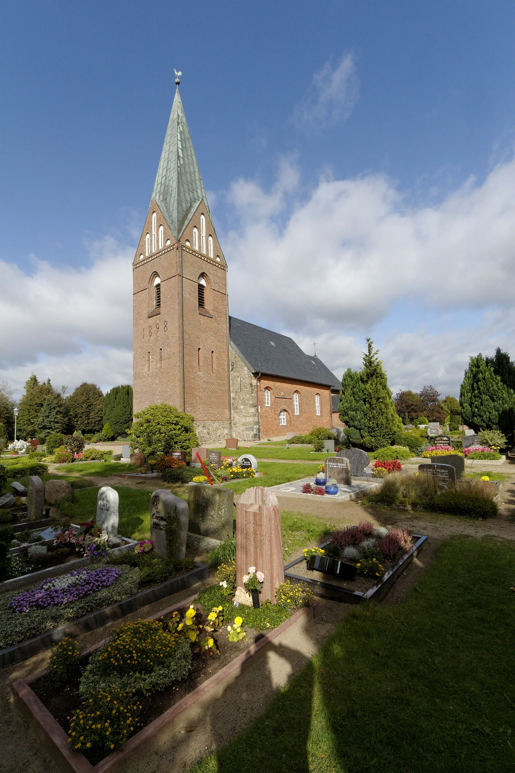 Photo showing: Eggebek, Hauptstr. Kirche St. Petrus