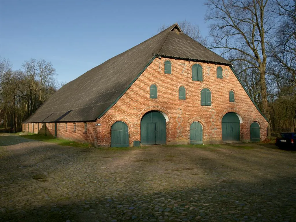 Photo showing: Manorial domain Emkendorf (Slesvic-Holstein, Germany), former cow-shed, photo 2008