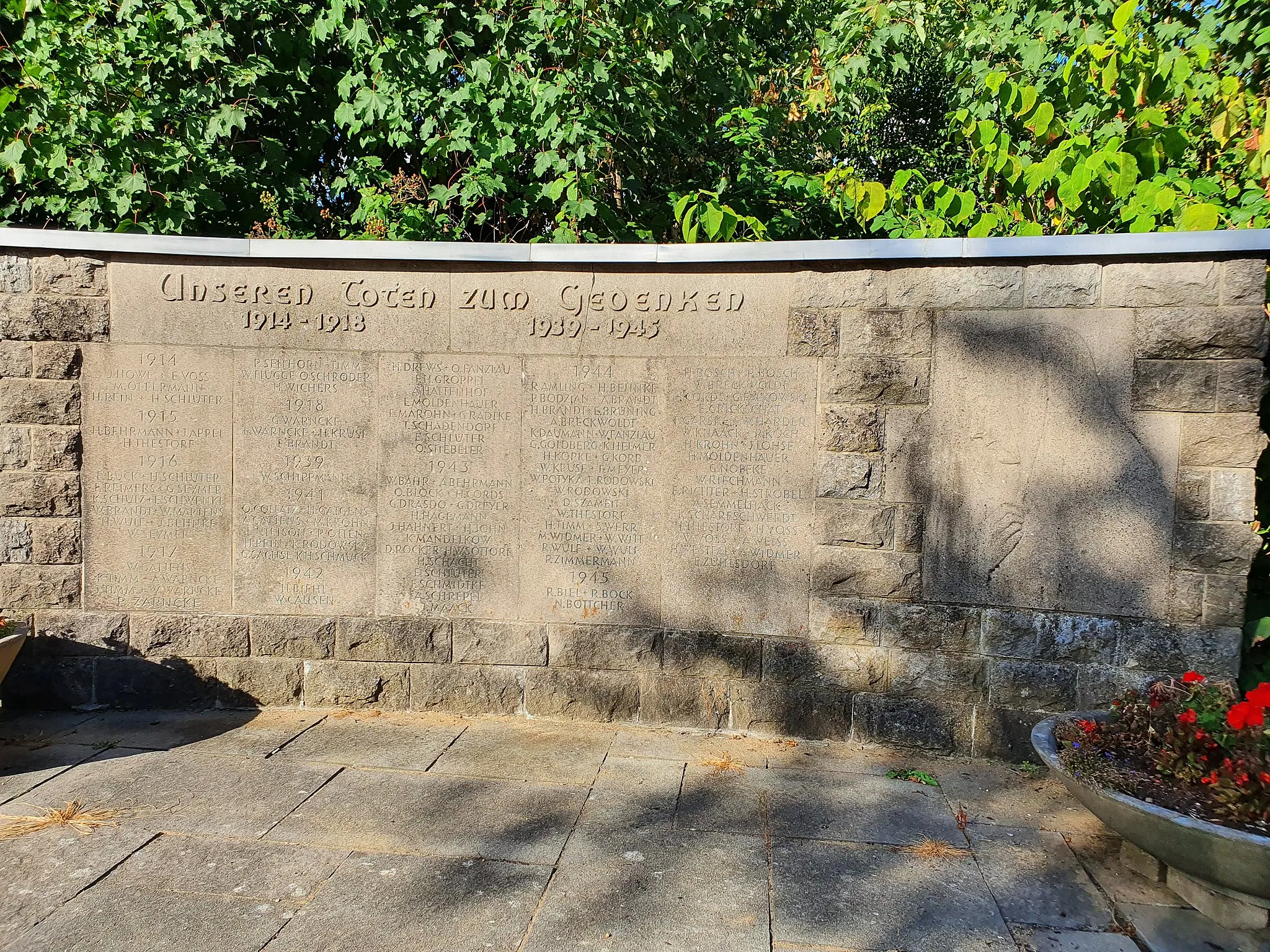 Photo showing: Denkmal für die Gefallenen im ersten und zweiten Weltkrieg aus Hasloh