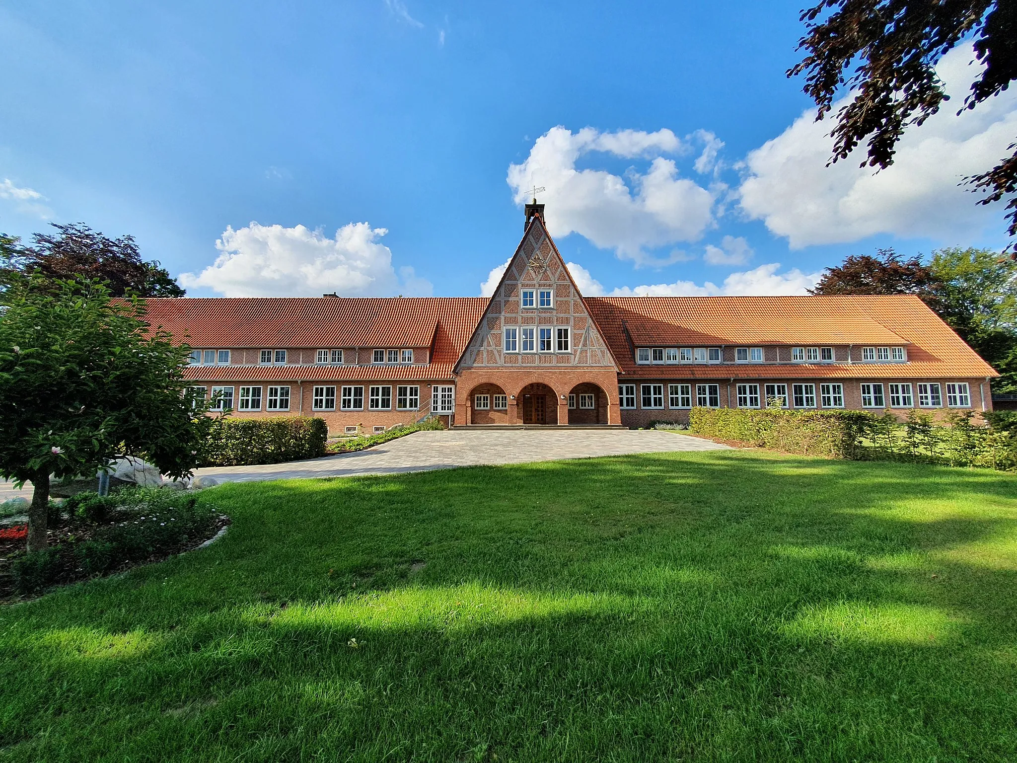 Photo showing: Ein Foto der Peter-Lunding-Schule in Hasloh von der Südseite
