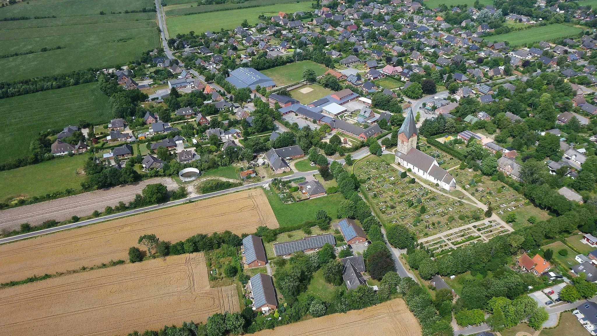 Photo showing: View of Hattstedt in Nordfriesland, Schleswig-Holstein, August 2014