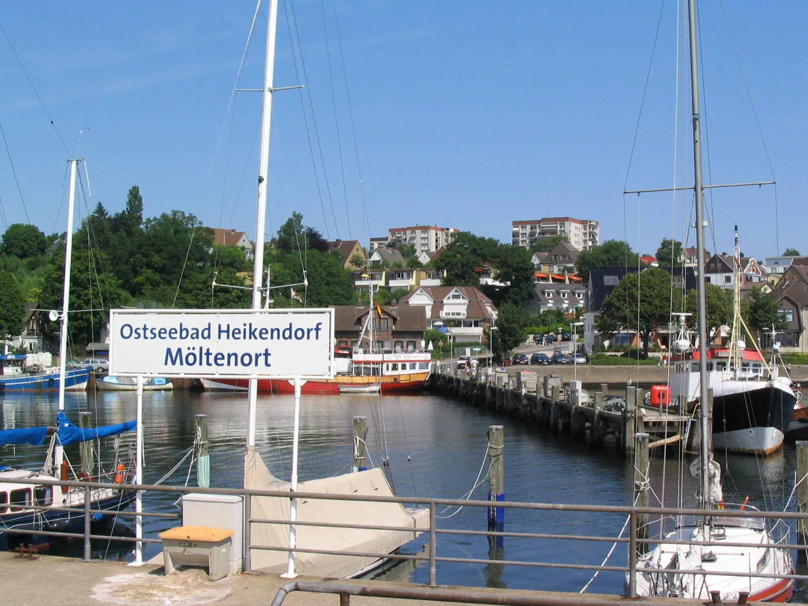 Photo showing: Kiel-Möltenort from the water