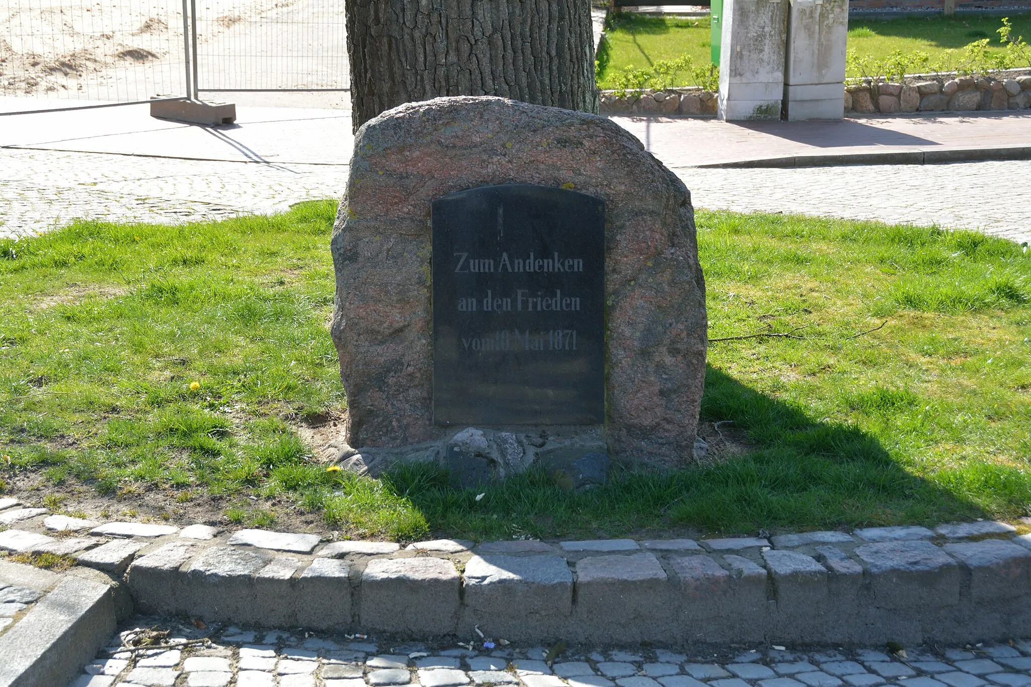 Photo showing: Die Friedenseiche in Hohenaspe im April 2015.