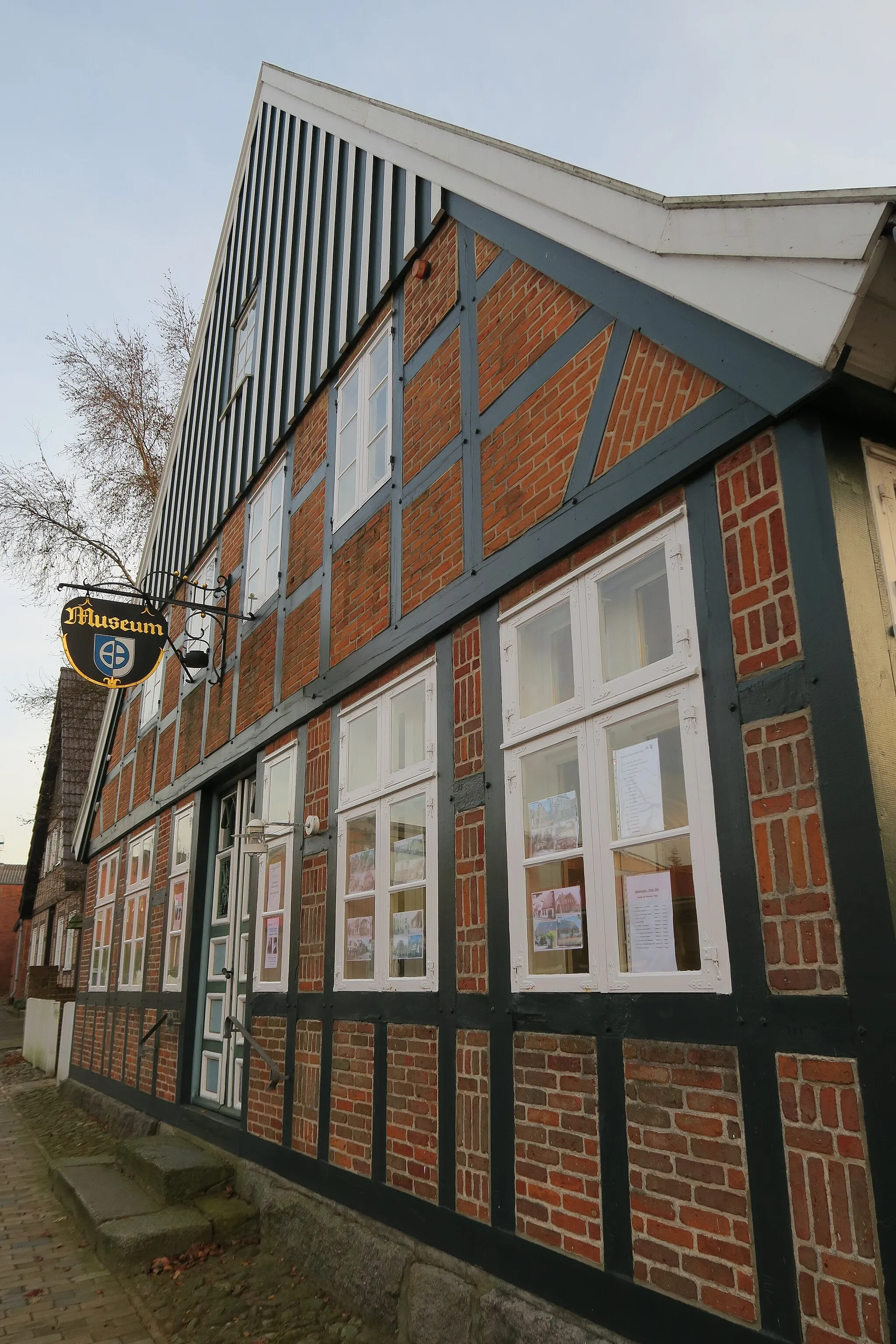 Photo showing: Altes Fachwerkhaus in dem das Heimatmuseum Hohenwestedt untergebracht ist