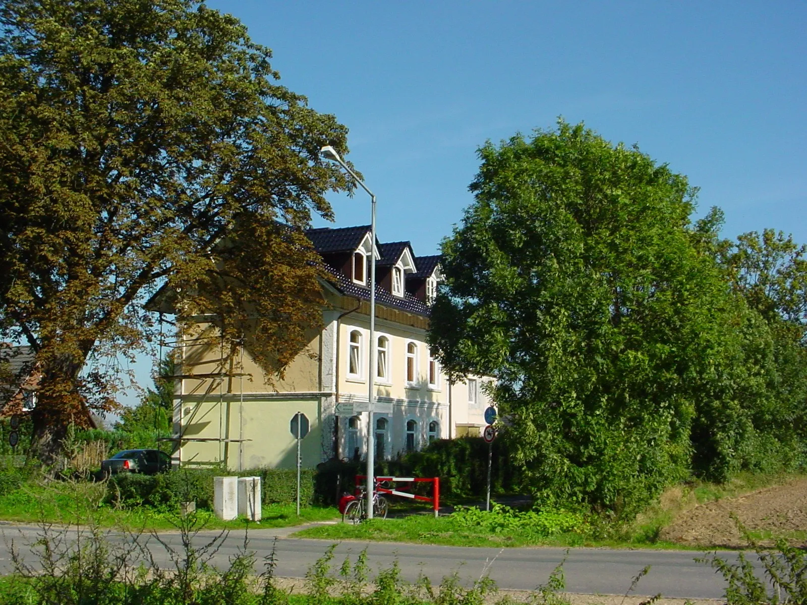 Photo showing: South Stormarn Railroad (now defunct) Hoisdorf station