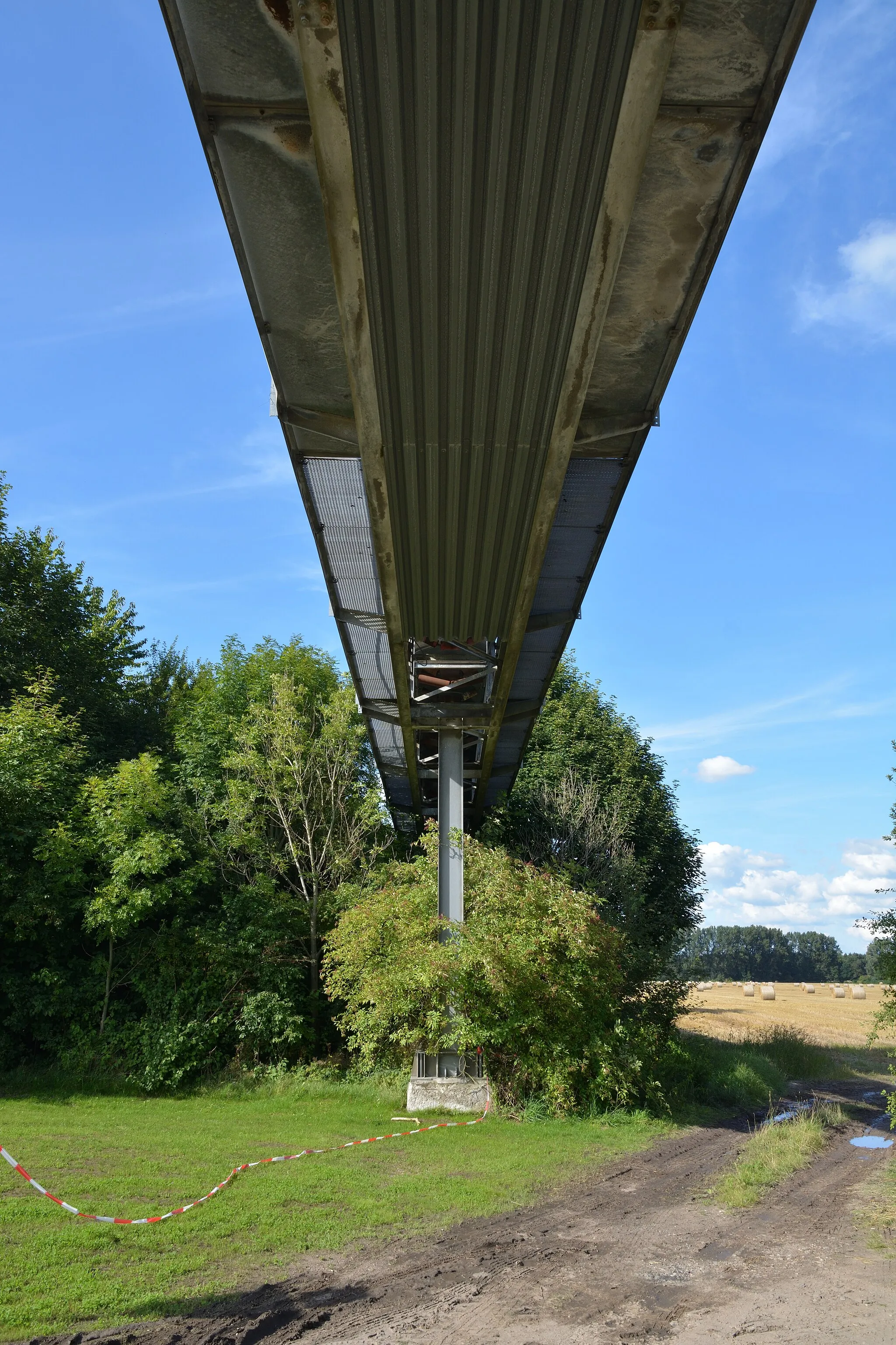 Photo showing: Das stillgelegte Föderband von der Kreidegrube Saturn zur Zementfabrik in Lägerdorf