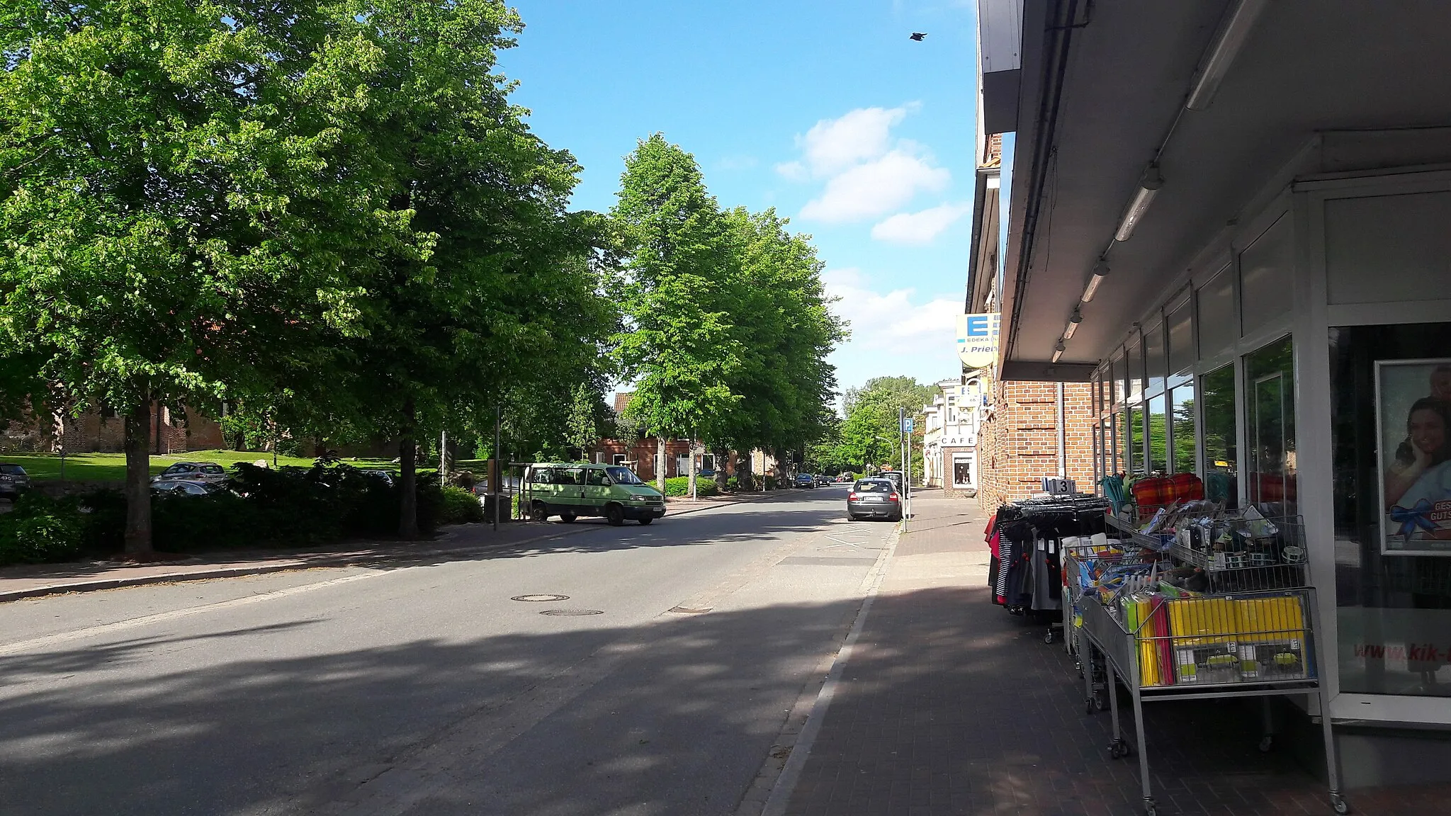 Photo showing: an der Bushaltestelle Lensahn, Kirche