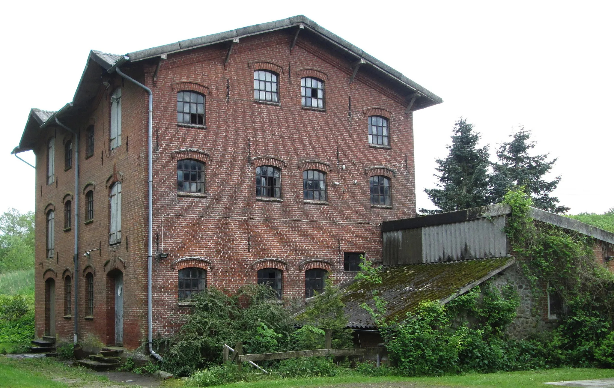 Photo showing: Water mill (1652) in Nordhastedt-Westerwohld. Mill Day with mill tour always on Whit Monday.