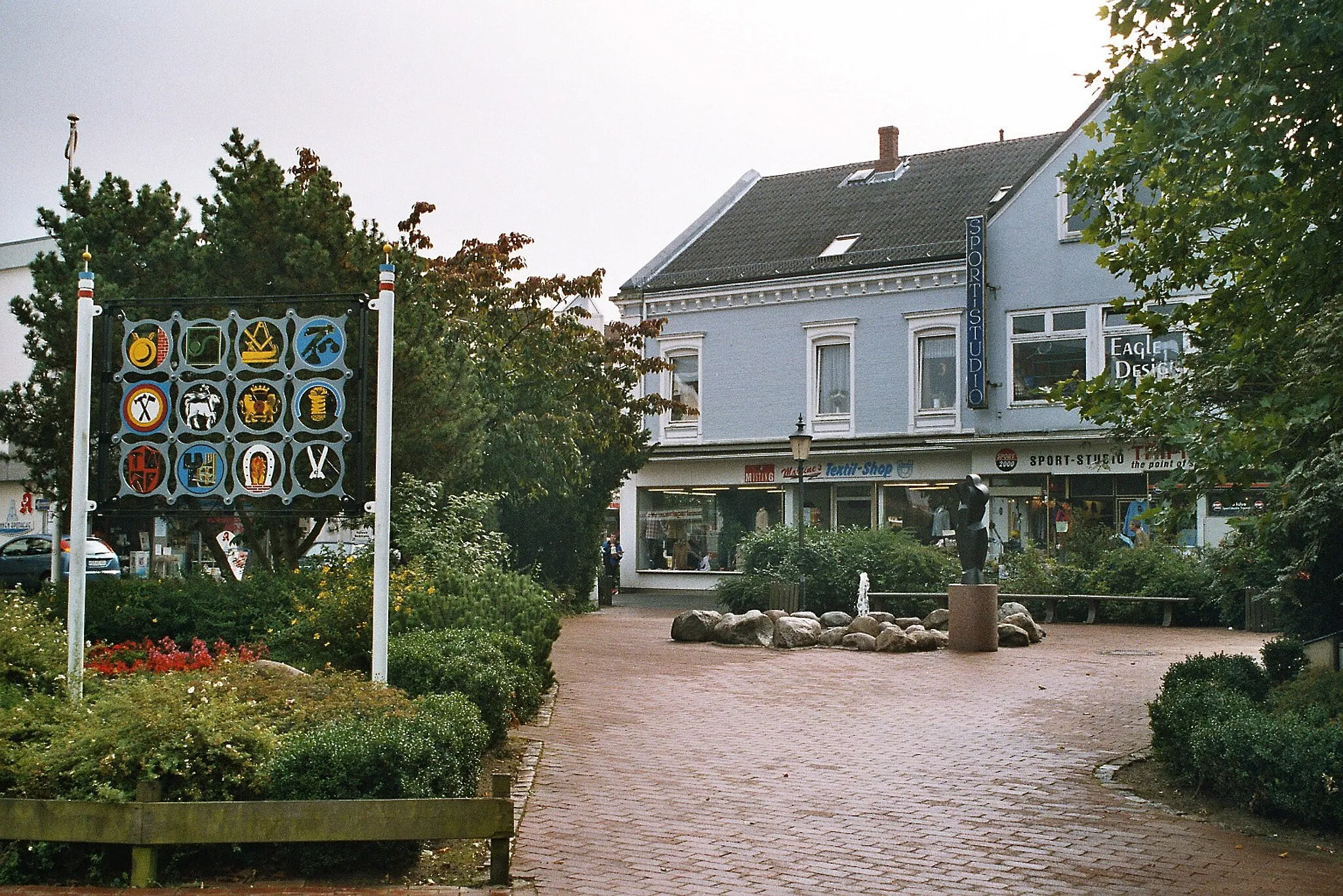 Photo showing: Nortorf, square between the "Poststraße and the "Bahnhofstraße"