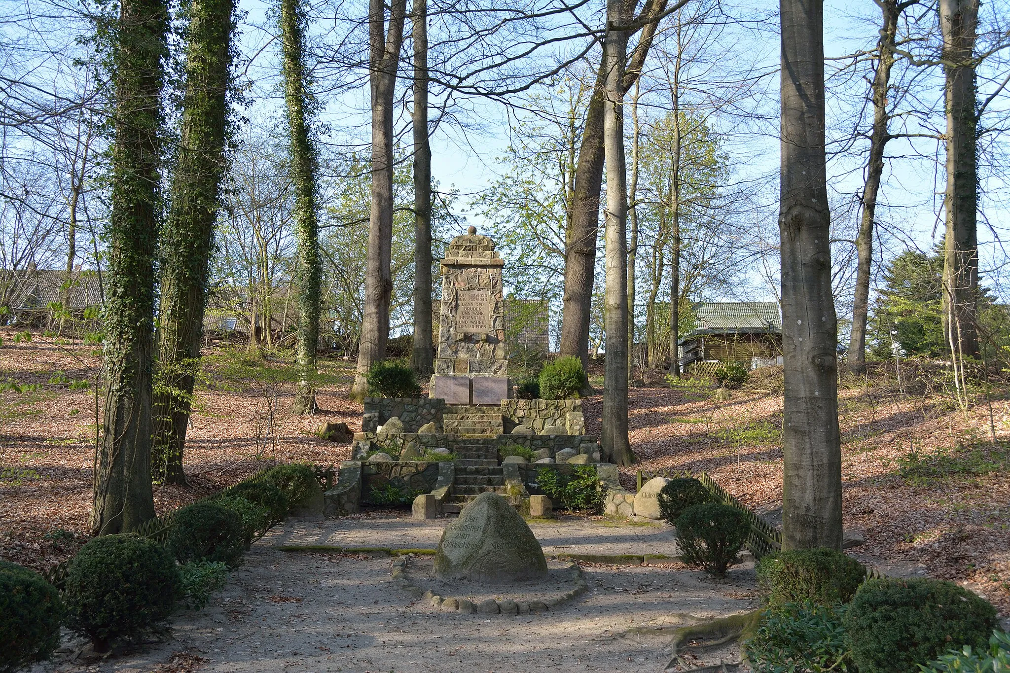 Photo showing: Ehrenmal in Oelixdorf