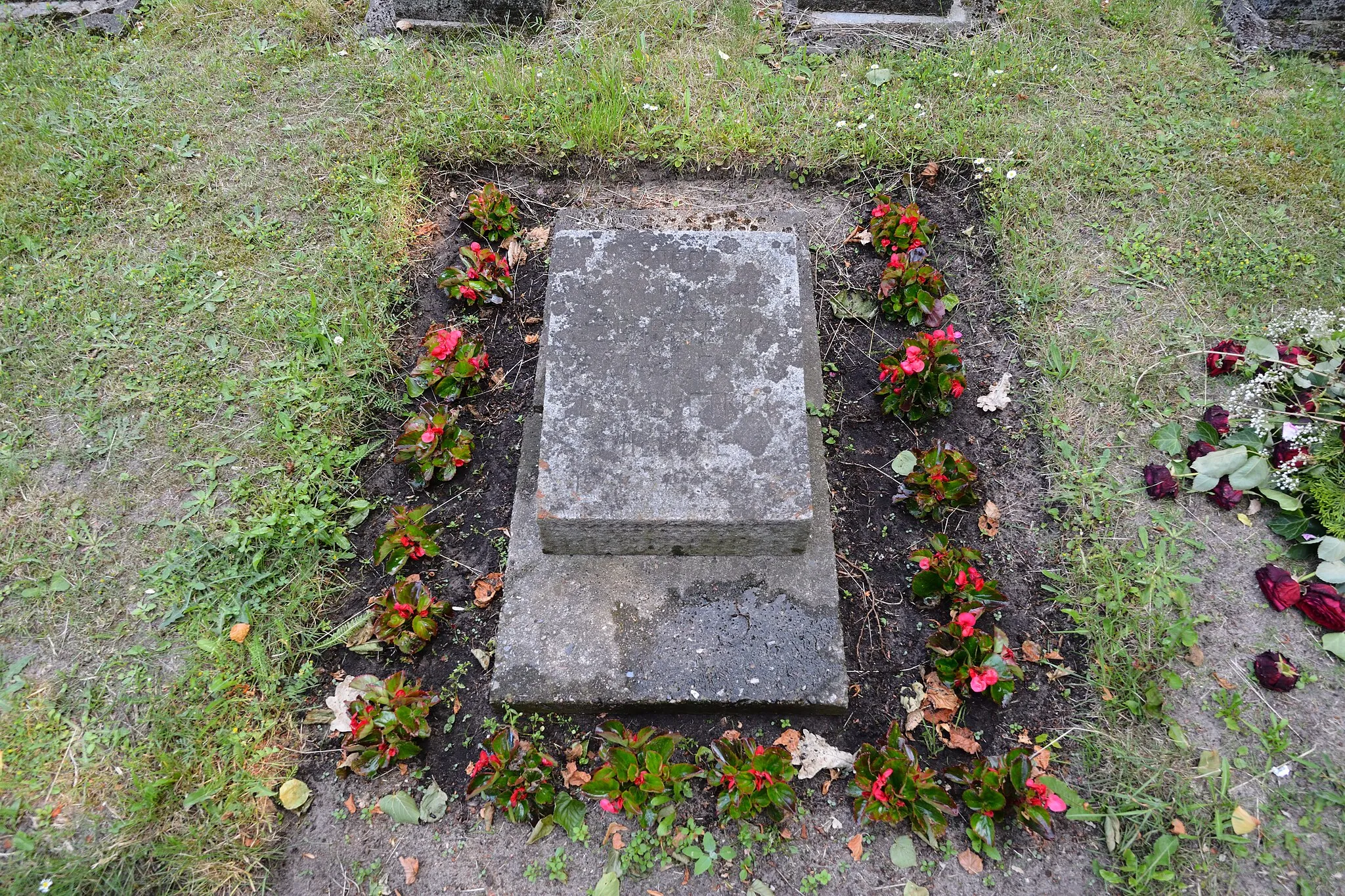 Photo showing: Kriegsgräber auf dem Friedhof von Osterrönfeld