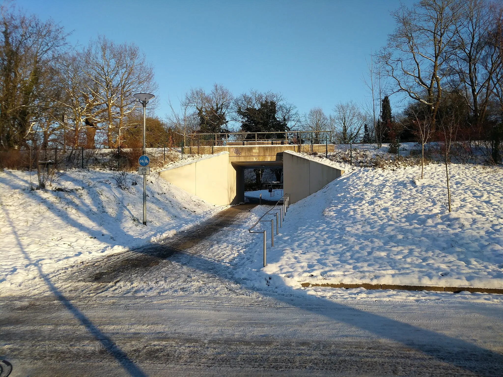 Photo showing: Ein laut Inschrift 2009 erbauter Fußgänger- und Radfahrertunnel unter der Bahnstrecke im Norden von Preetz