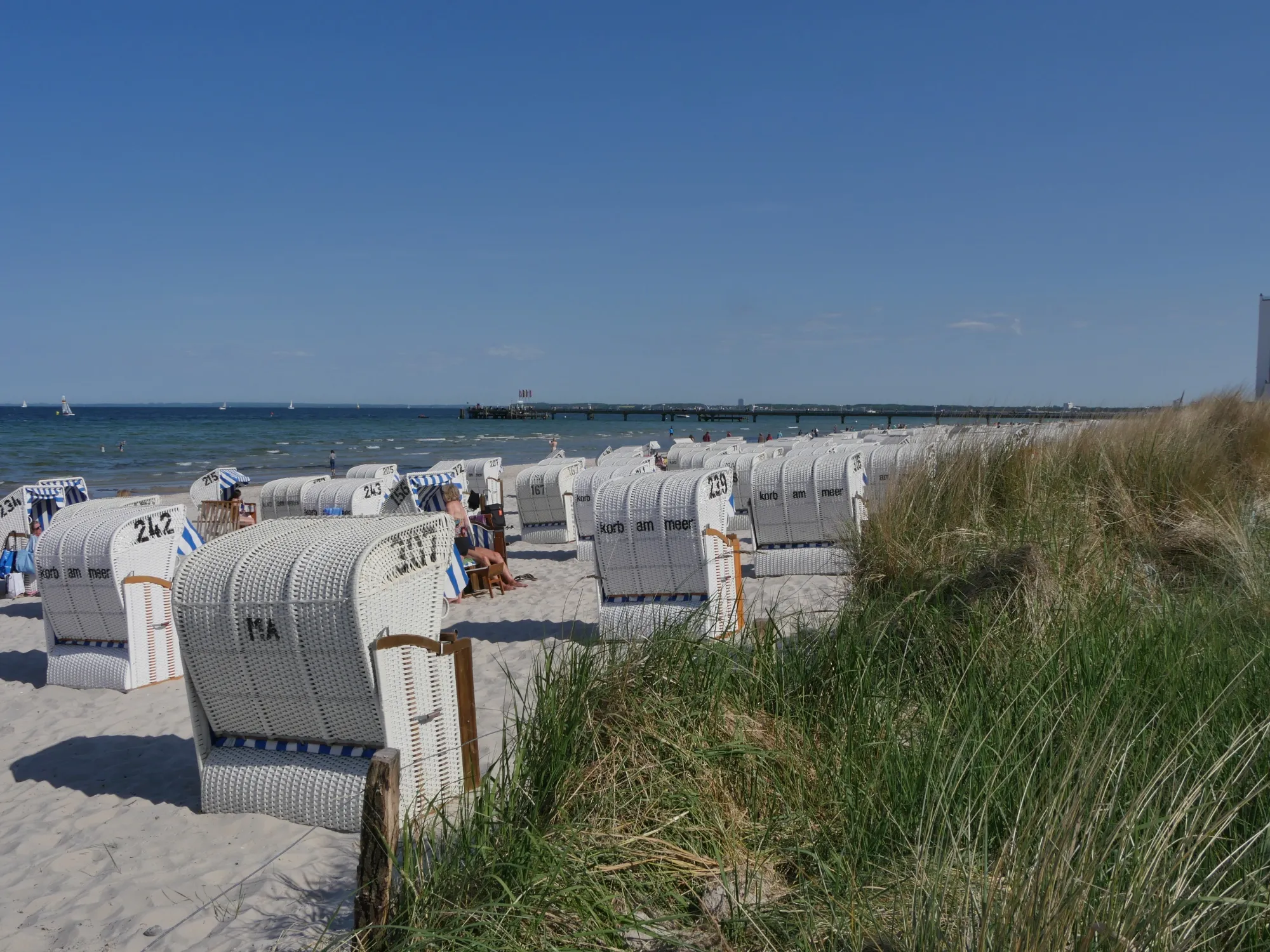 Photo showing: Scharbeutz, Strand mit Seebrücke