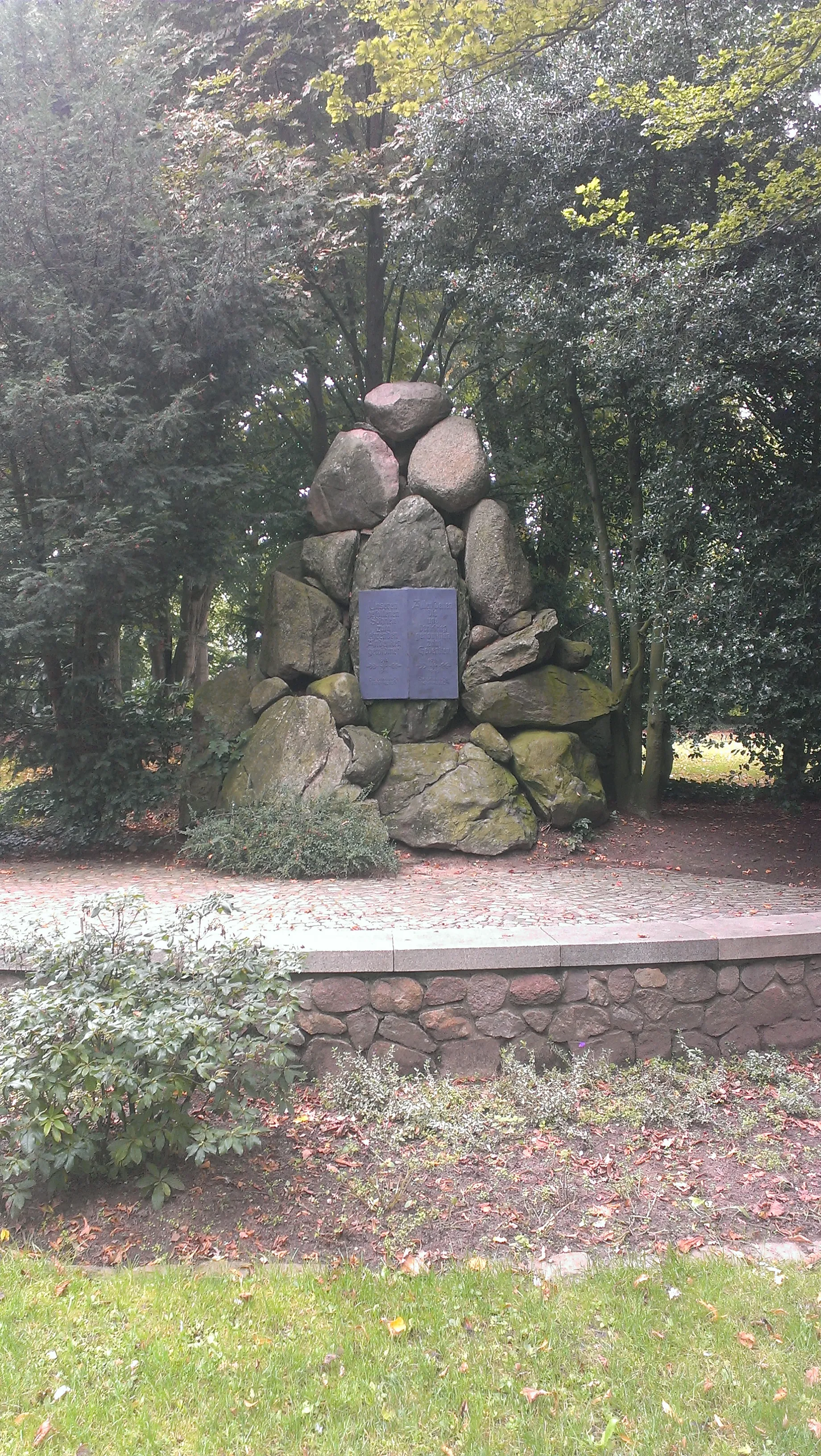 Photo showing: Weltkriegsdenkmal im Hohenzollernpark