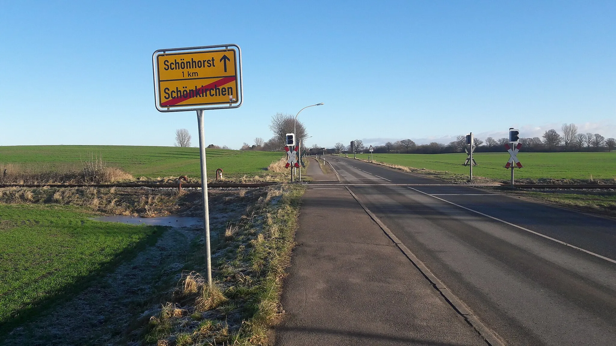 Photo showing: Schönkirchen Ortsausgang Dorfstraße / Schönhorster Straße