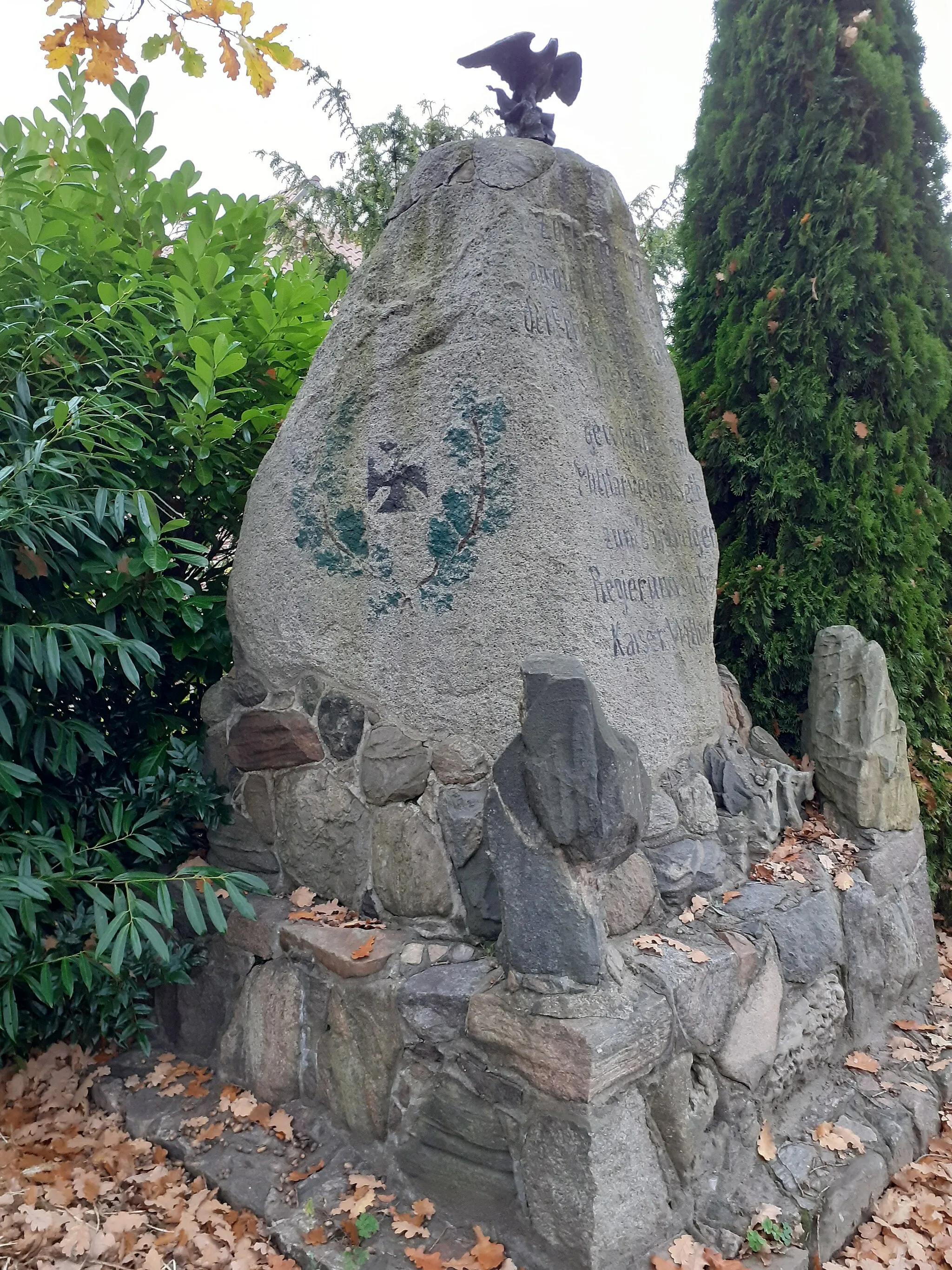 Photo showing: Denkmal zur Erinnerung an 1813 -  gewidmet vom Militärverein Seth zum 25jährigen Regierungsjubiläum Kaiser Wilhelm II. in Seth (Holstein)
