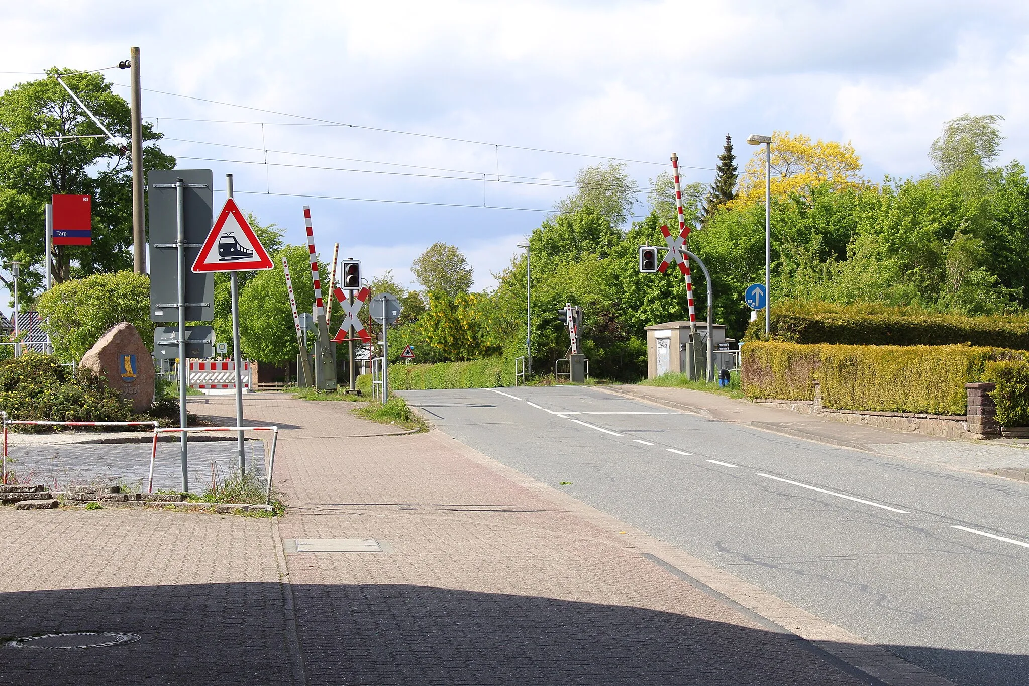 Photo showing: Bahnübergang Bhf Tarp 2020