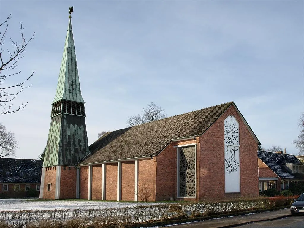 Photo showing: Tornesch (Schleswig-Holstein) - Jürgen-Siemsen-Straße 28 - Church - Year of construction: 1959/60 - Photo 2008
- The church of Tornesch is an Evangelical Lutheran church in Tornesch. It was built in 1959-1960 to a design by architect Günther Frank. The construction consists essentially of a rectangular nave with pitched roof, which has an incision in the altar area on both sides. Concrete windows and other brightly painted concrete elements loosen up the brick walls. The side windows are arranged by oblique cuts of the side wall so that their light falls to the altar. At the southwestern corner rises a more than 30 m high tower with a square floor plan.
