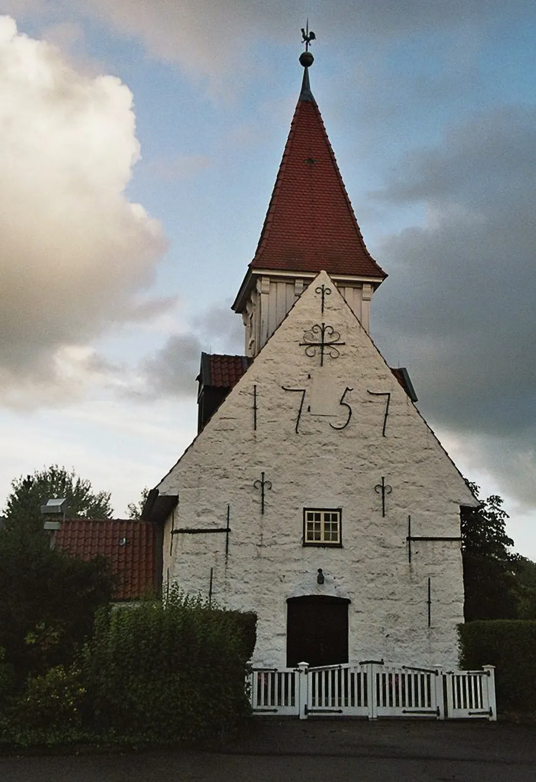 Photo showing: Source: made by WikiTour 2005

Description: (de:) Nikolai-Kirche in Treia (1757)